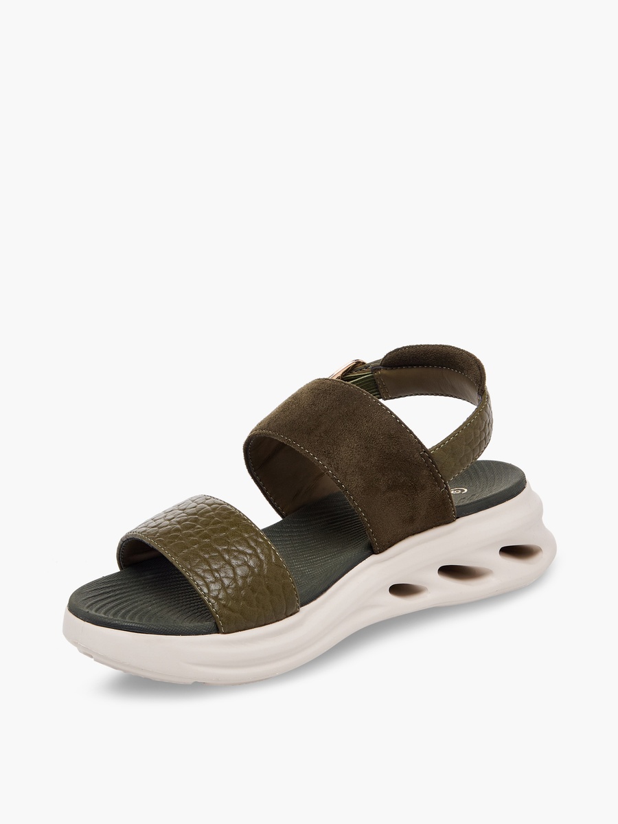 صندل بأحزمة للنساء