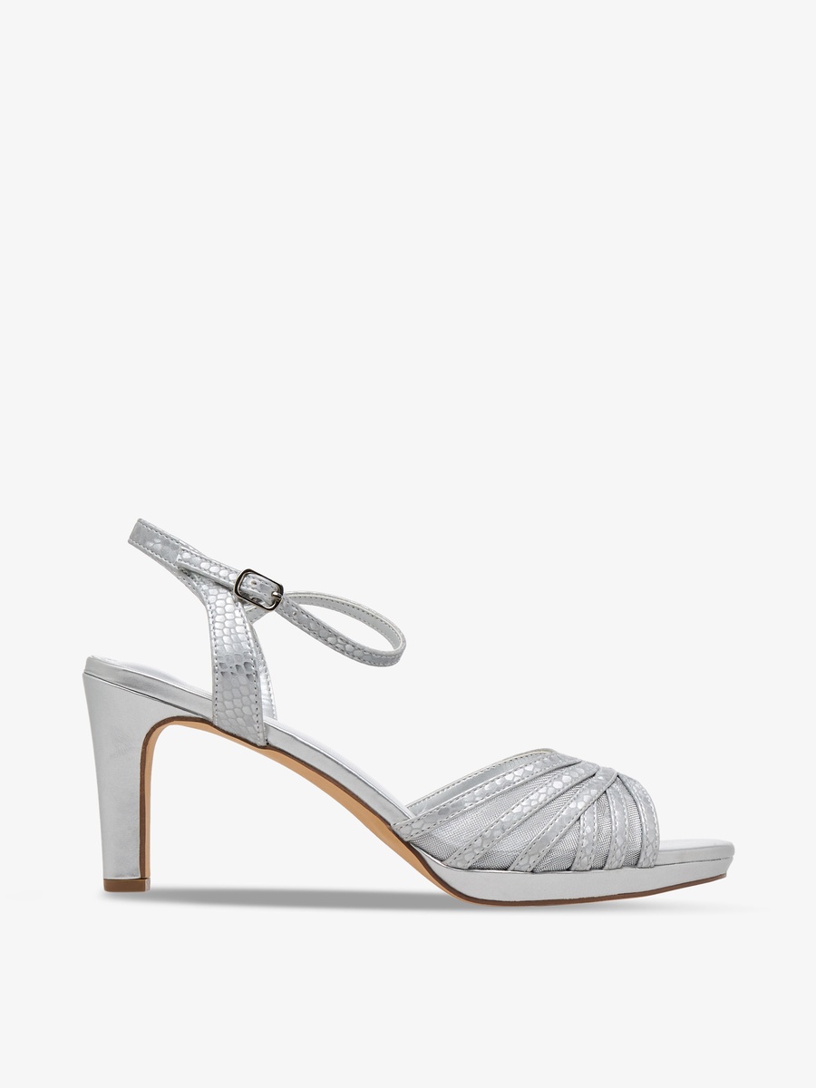 Women Strappy Buckle Closure Sandals