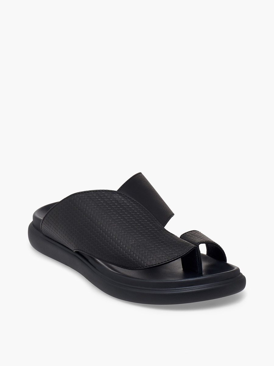 Men Textured Arabic Sandals