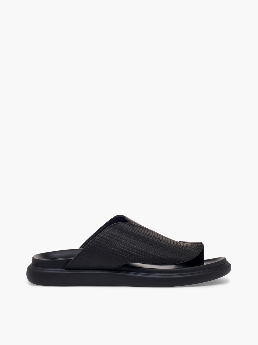 Men Textured Arabic Sandals