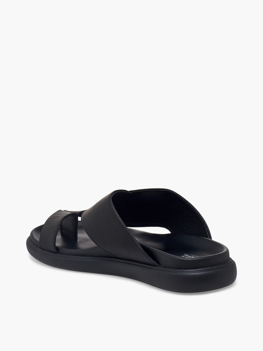 Men Textured Arabic Sandals