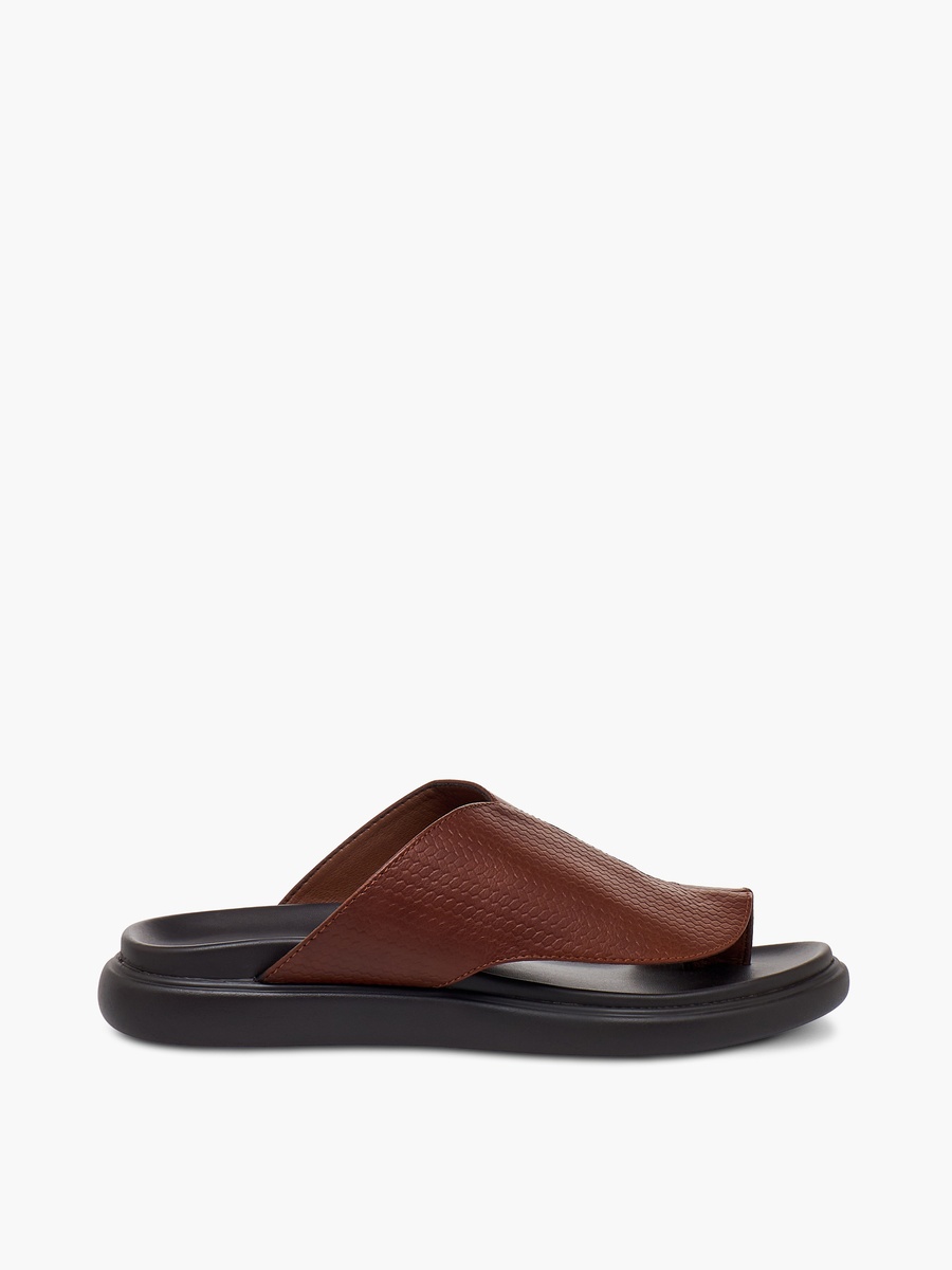 Men Textured Arabic Sandals