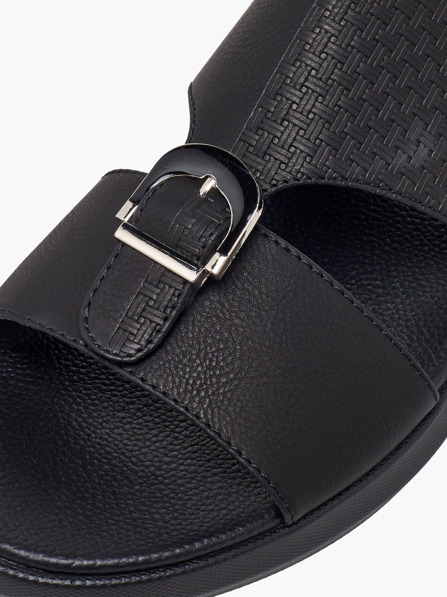 Men Buckle Accent Arabic Sandals