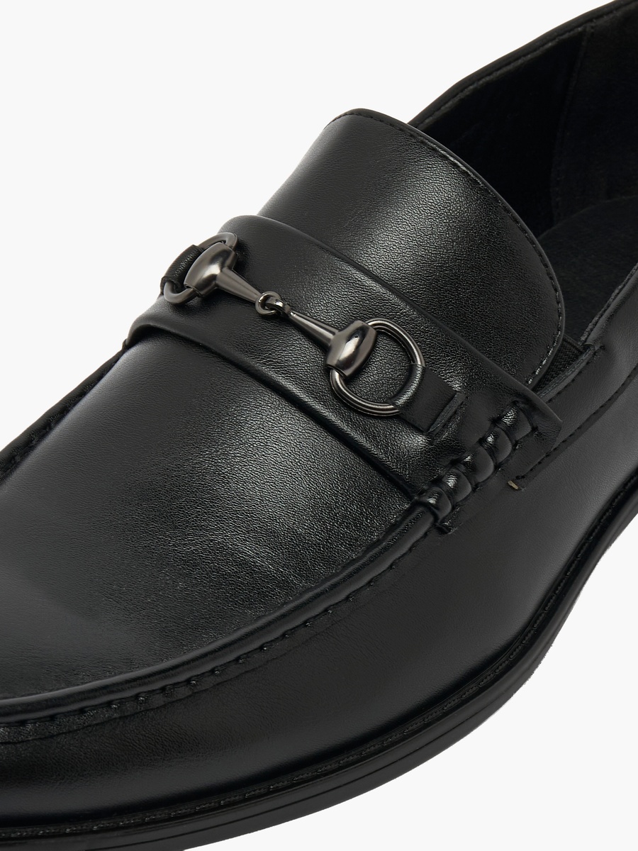 Men Metallic Accent Loafers
