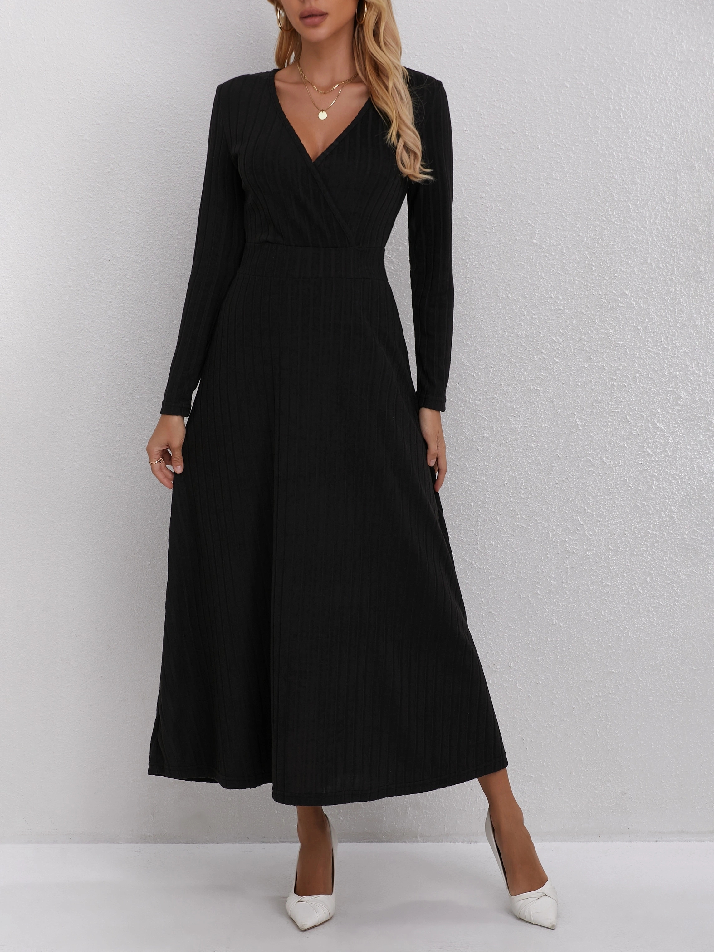 Black Ribbed V-Neck Long Sleeve Maxi Dress