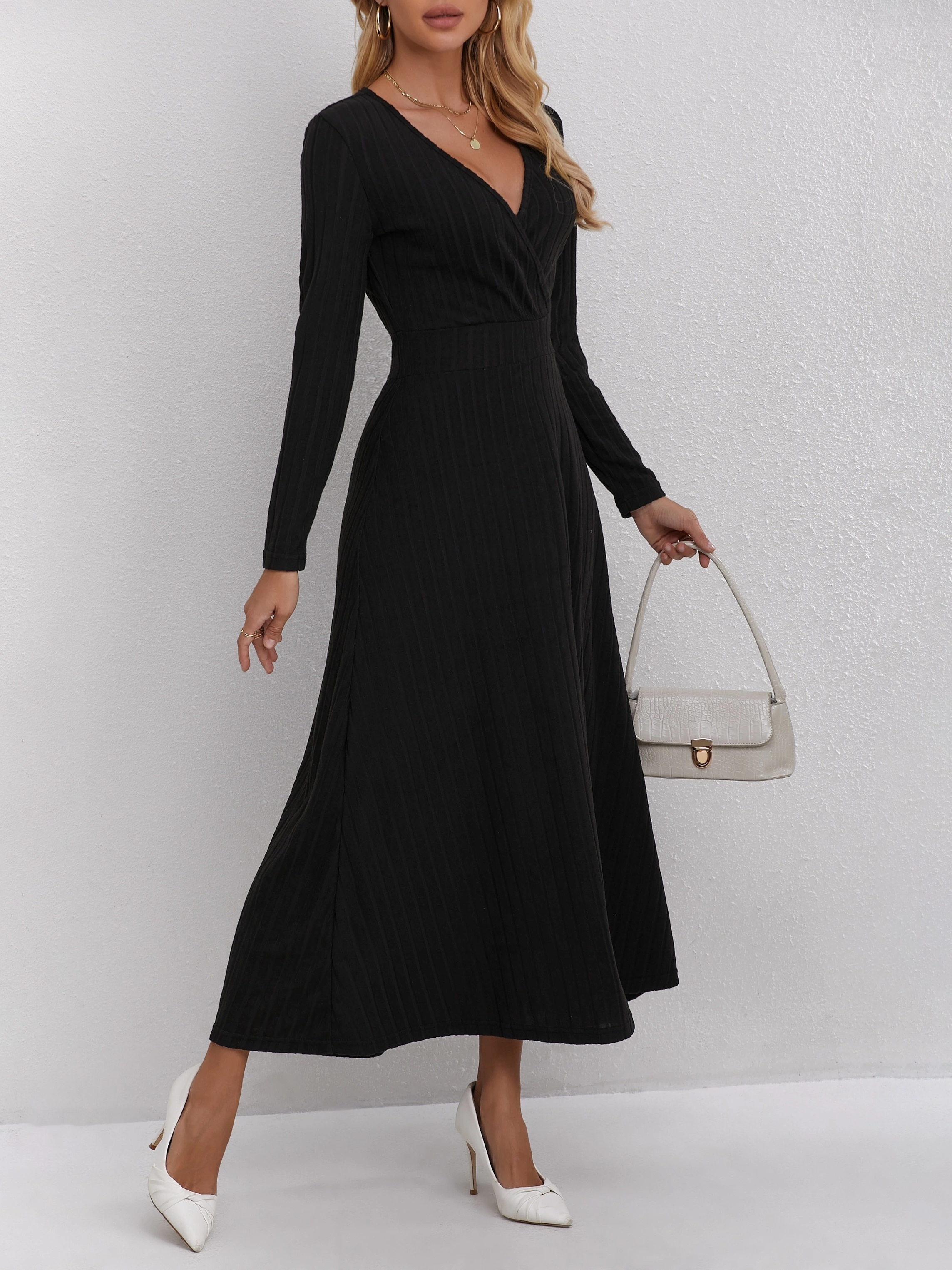 Black Ribbed V-Neck Long Sleeve Maxi Dress