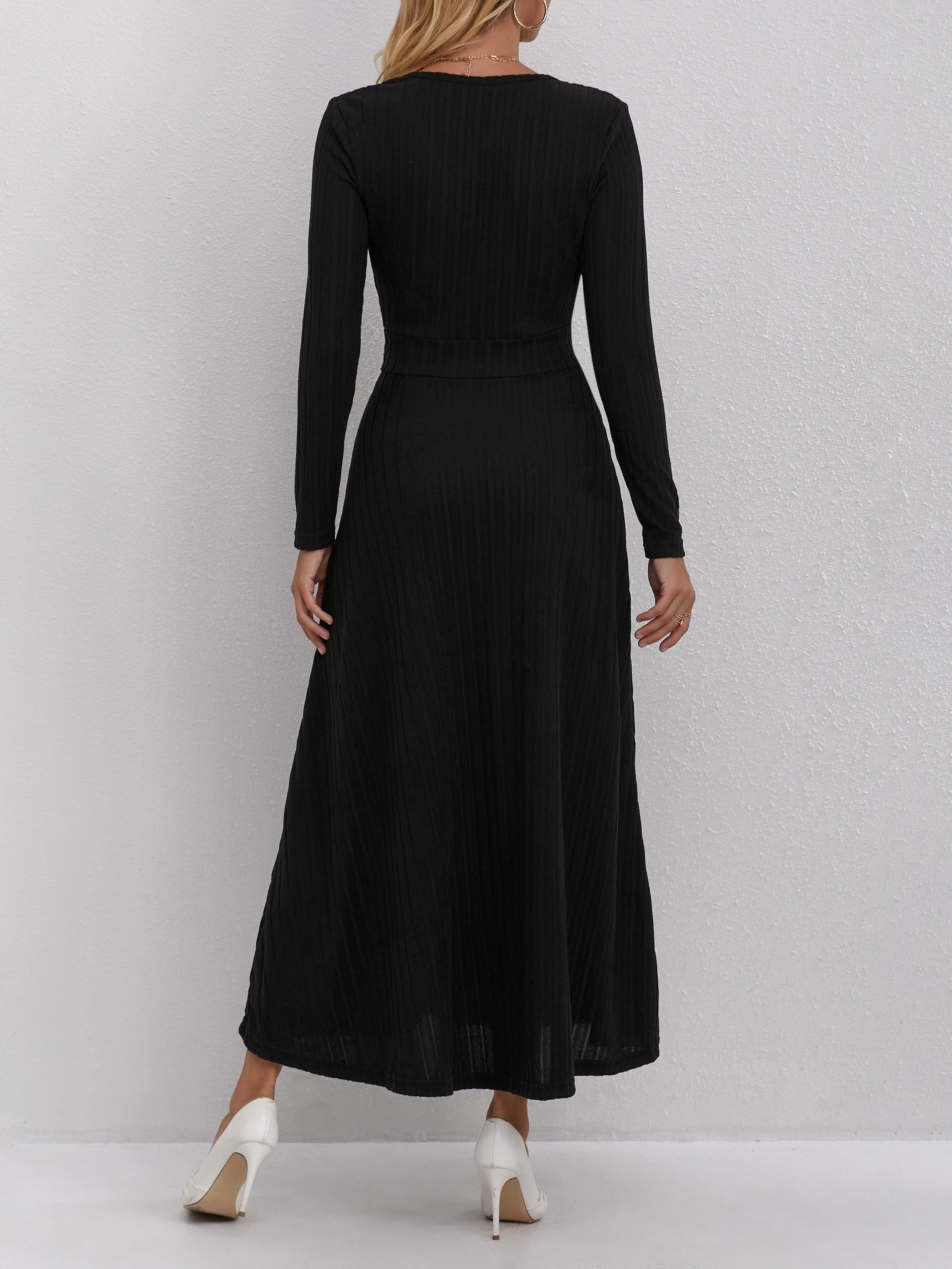 Black Ribbed V-Neck Long Sleeve Maxi Dress