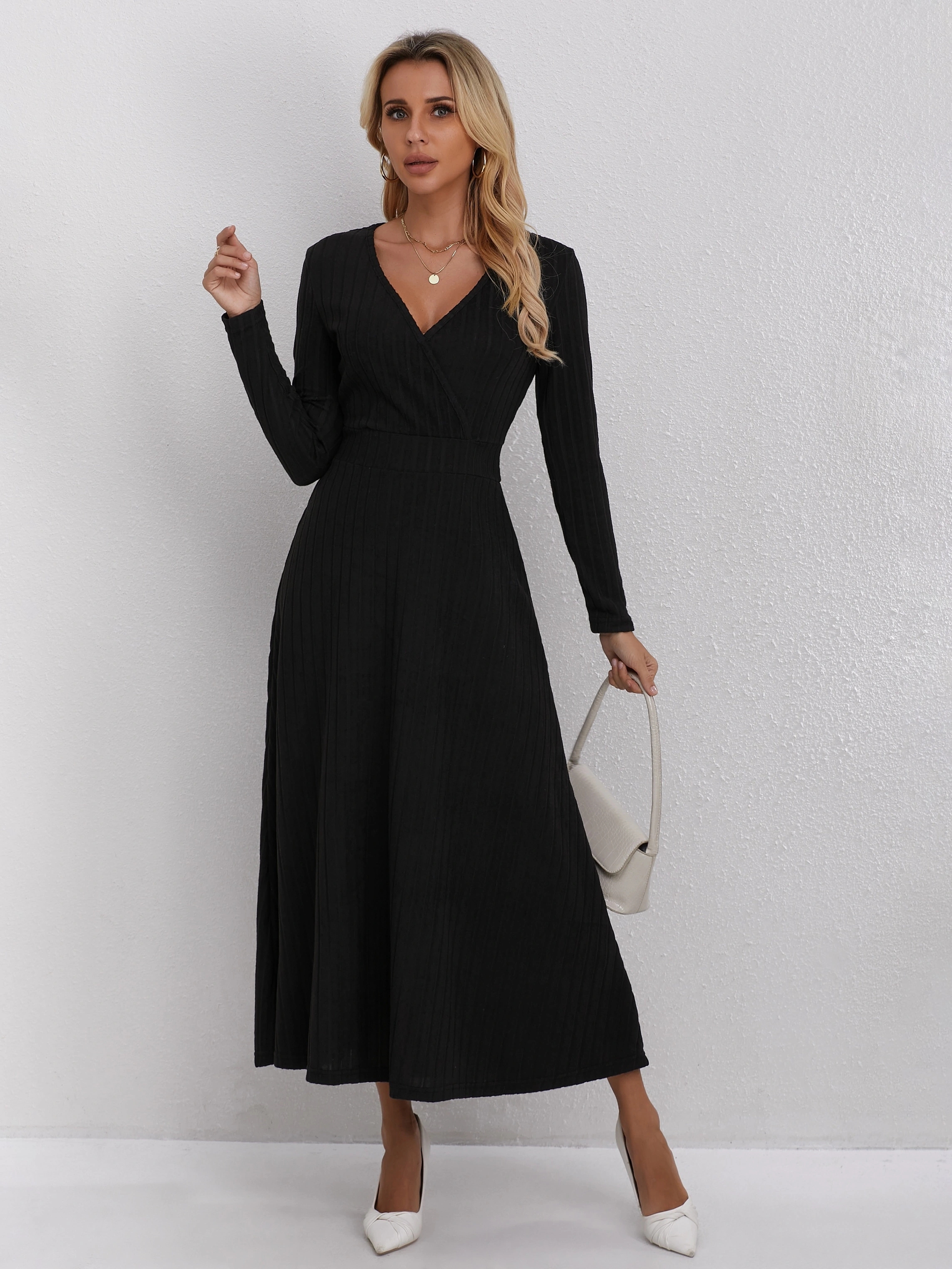 Black Ribbed V-Neck Long Sleeve Maxi Dress