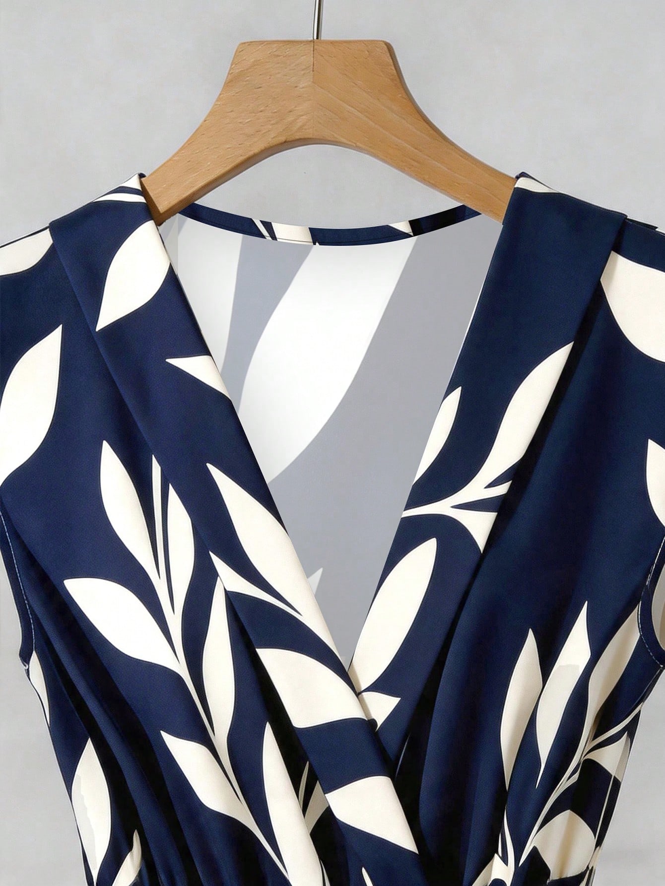 Sleeveless Midi A-Line Dress with Leaf Print