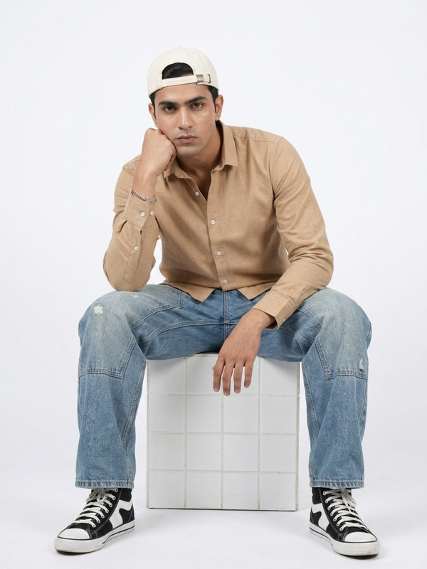 قميص سادة بياقة واسعة