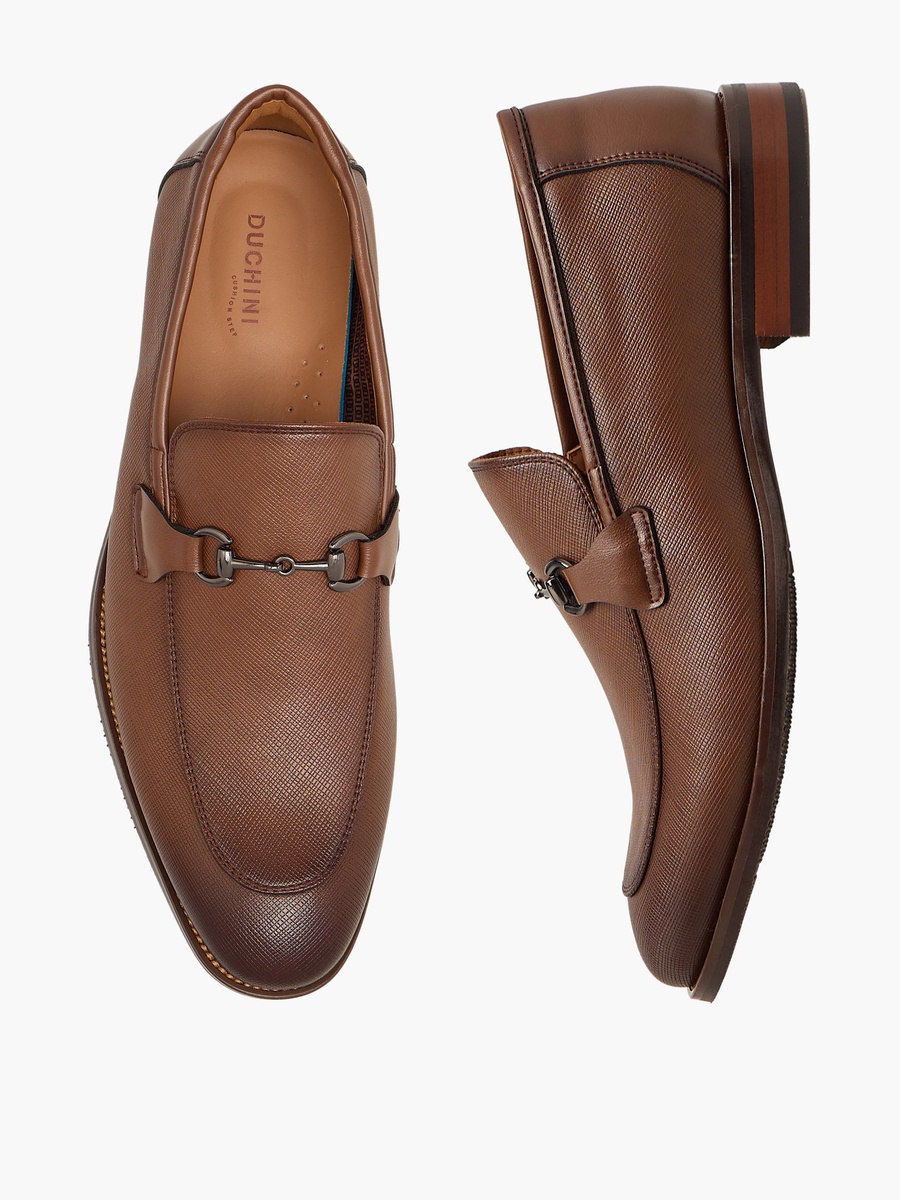 Men Metal Accent Loafers