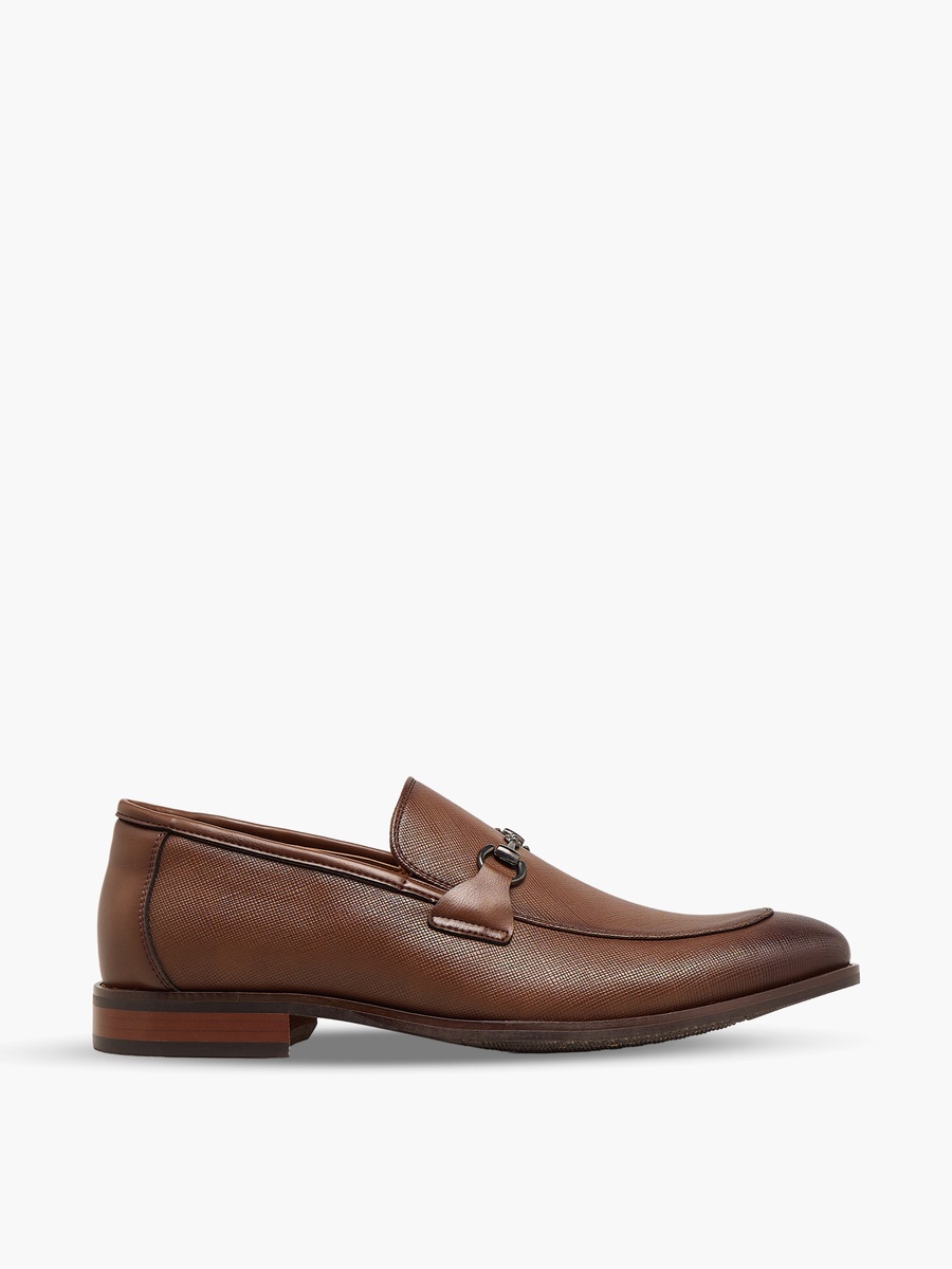 Men Metal Accent Loafers