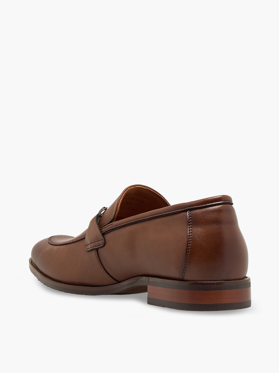Men Metal Accent Loafers