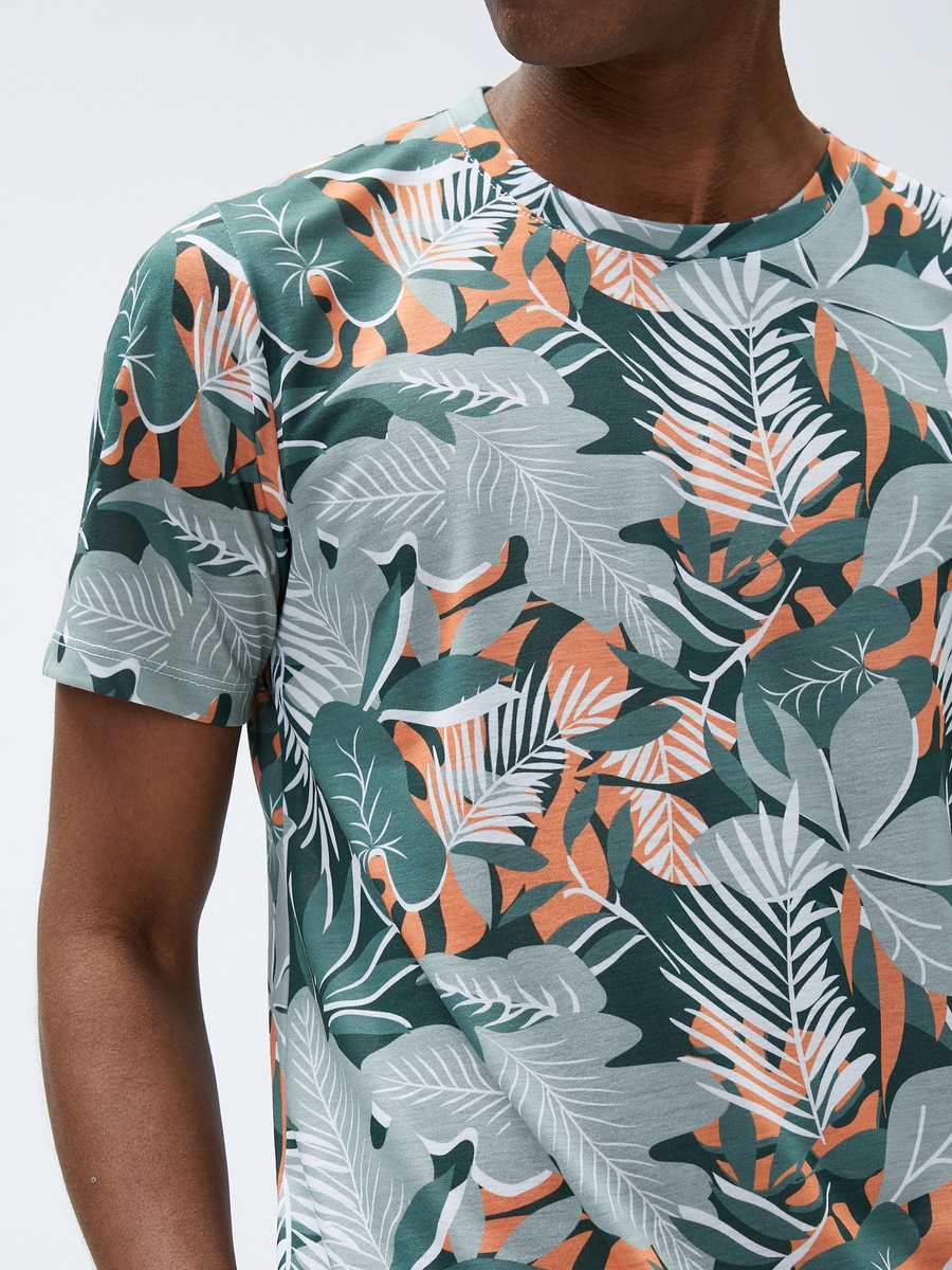 Leaf Printed Crew Neck Slim Fit T-Shirt with Short Sleeves