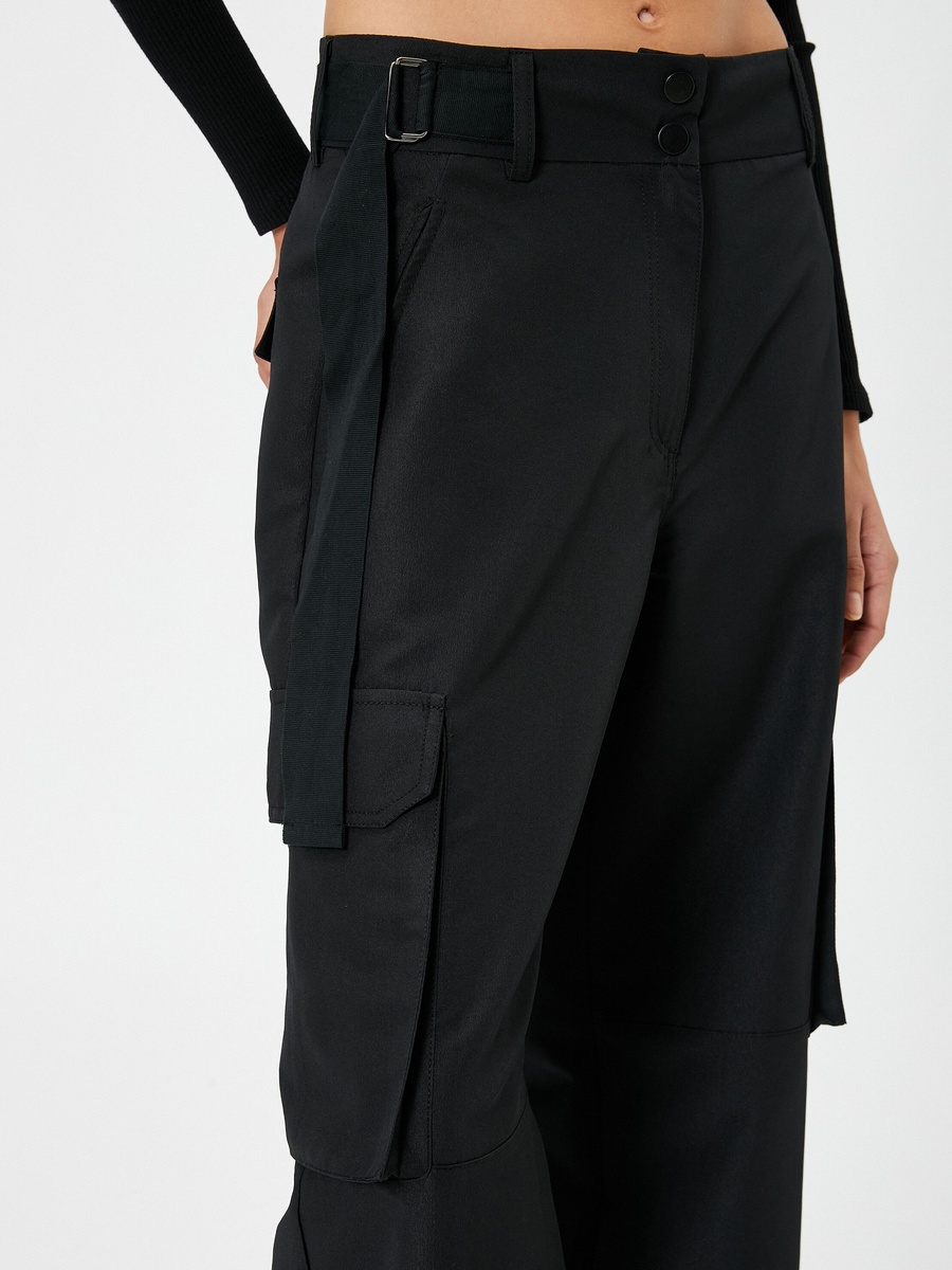 Mid Rise Pocket Detail Cargo Pants