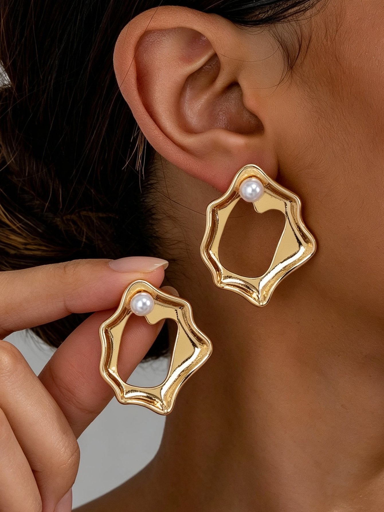 Gold Irregular Geometric Stud Earrings with Pearl Accent for Casual Wear