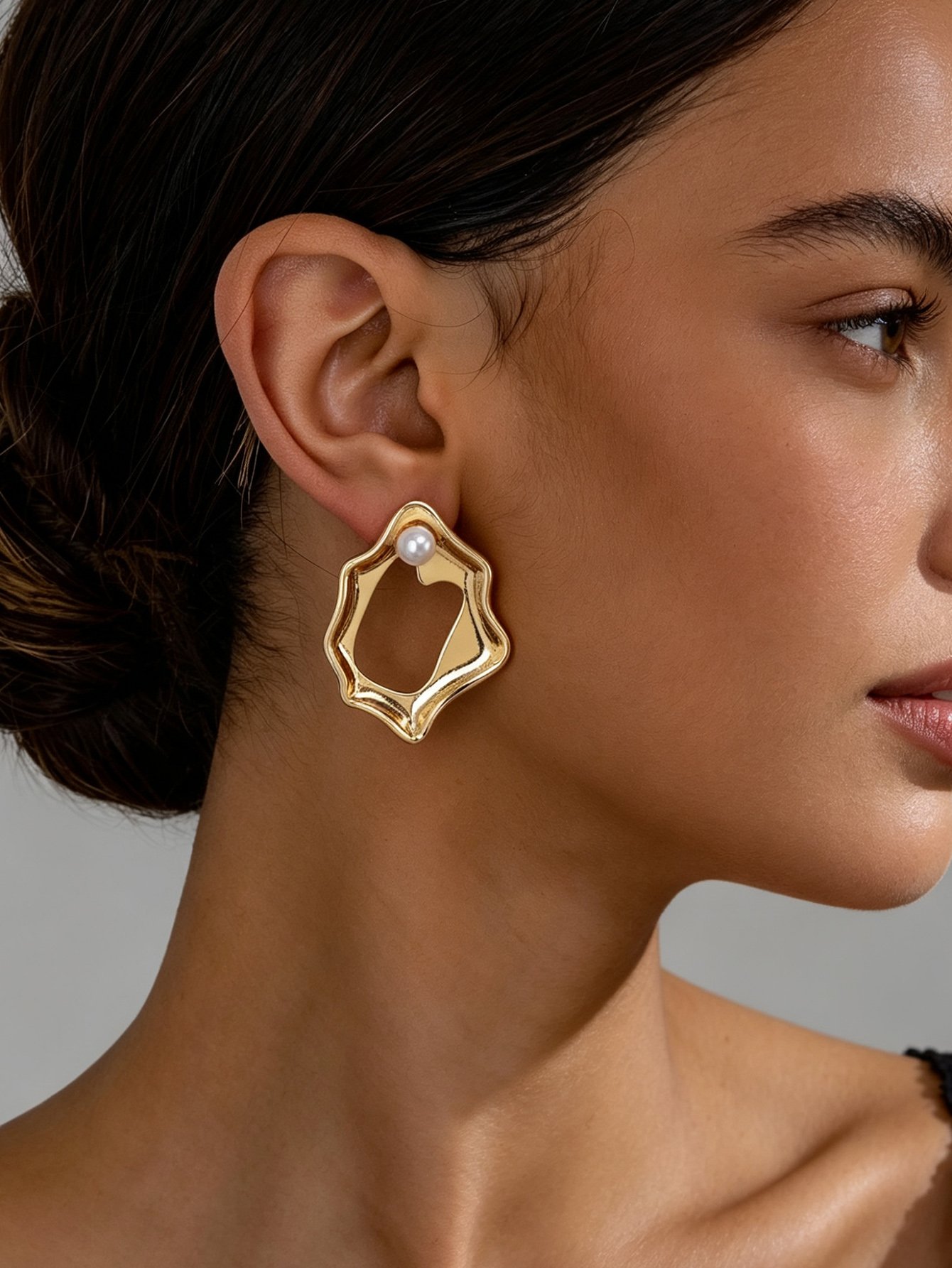 Gold Irregular Geometric Stud Earrings with Pearl Accent for Casual Wear