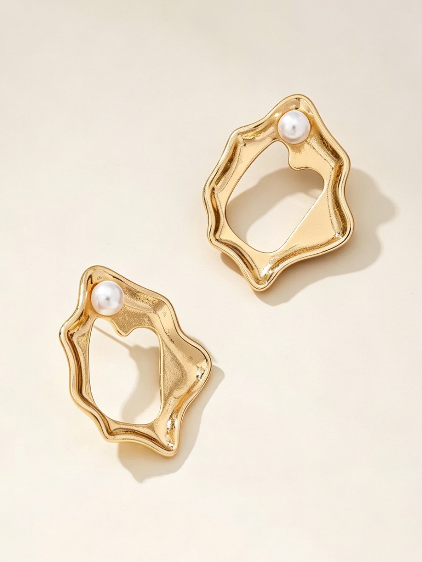 Gold Irregular Geometric Stud Earrings with Pearl Accent for Casual Wear