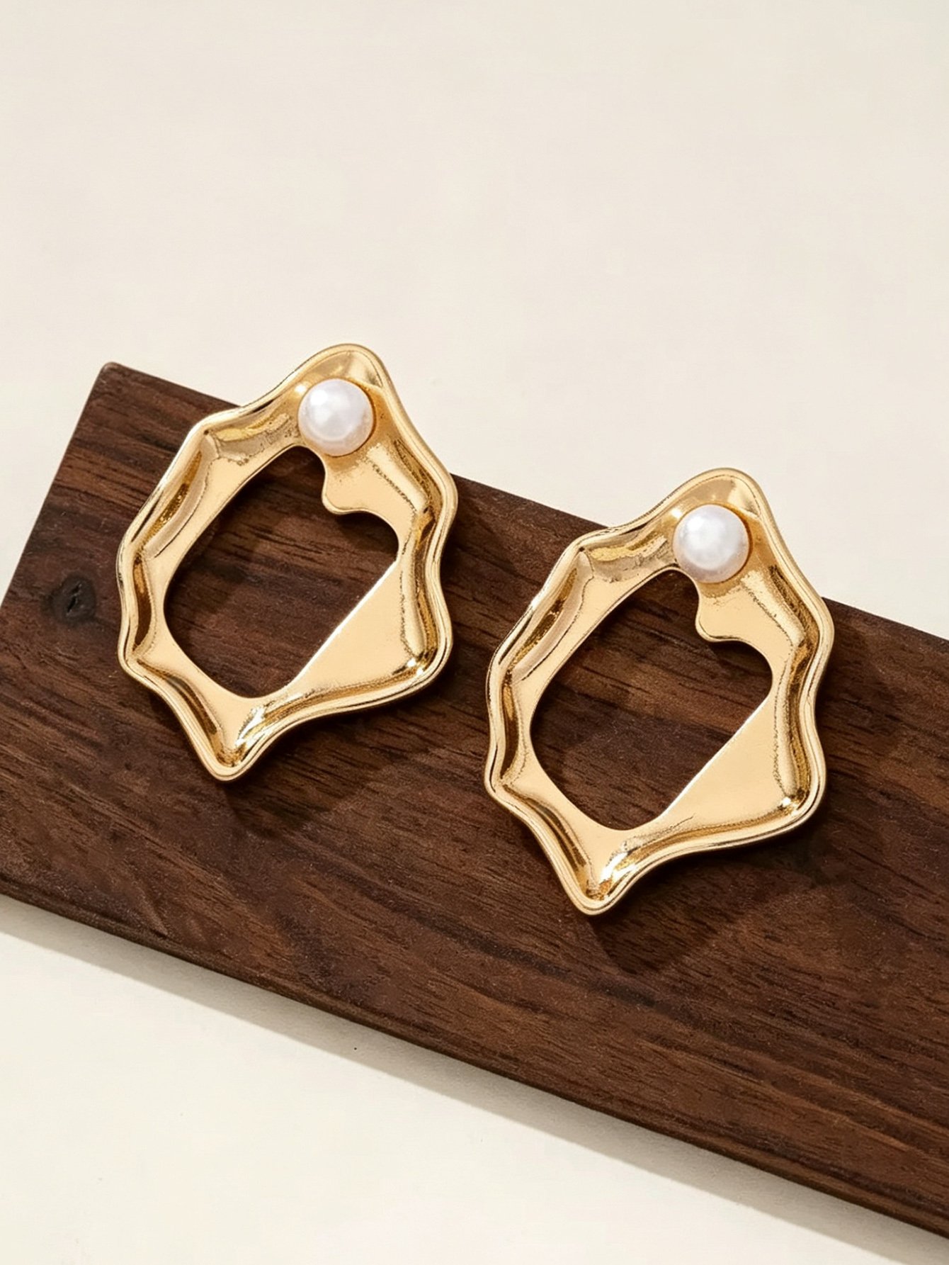 Gold Irregular Geometric Stud Earrings with Pearl Accent for Casual Wear
