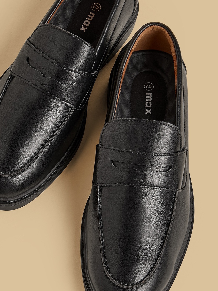 Cutout Detail Slip-On Shoes