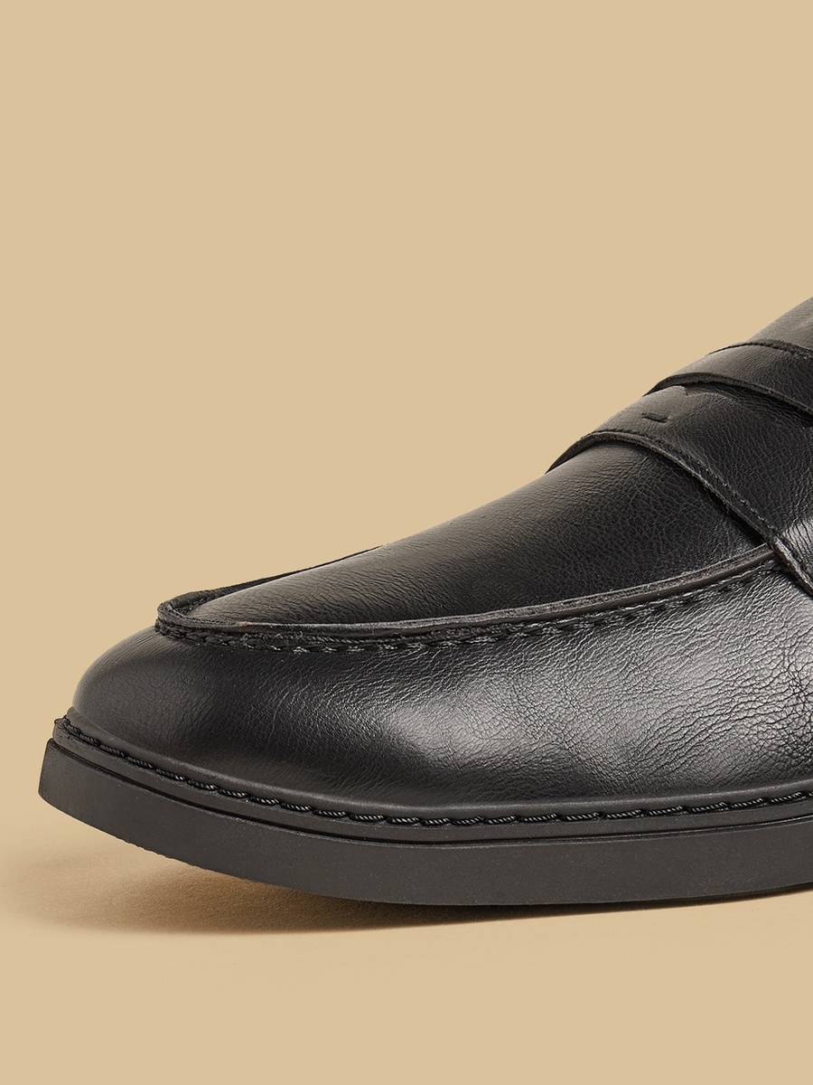 Cutout Detail Slip-On Shoes