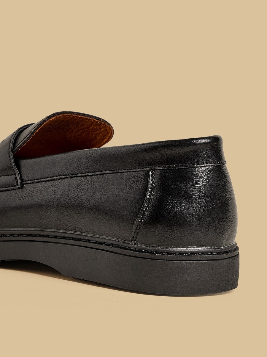 Cutout Detail Slip-On Shoes