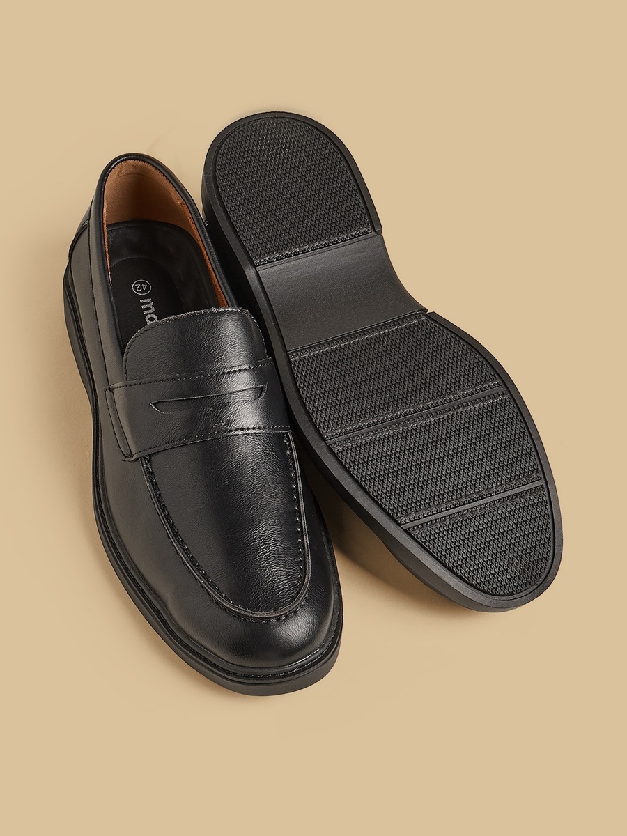 Cutout Detail Slip-On Shoes