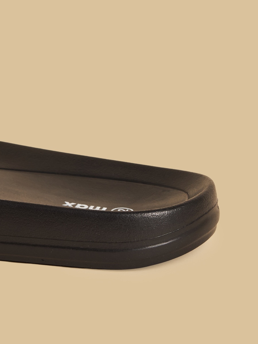 Textured Beach Slippers