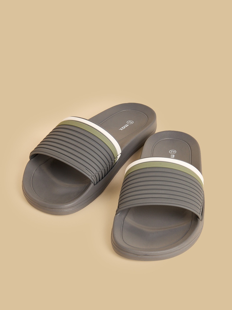Textured Beach Slippers