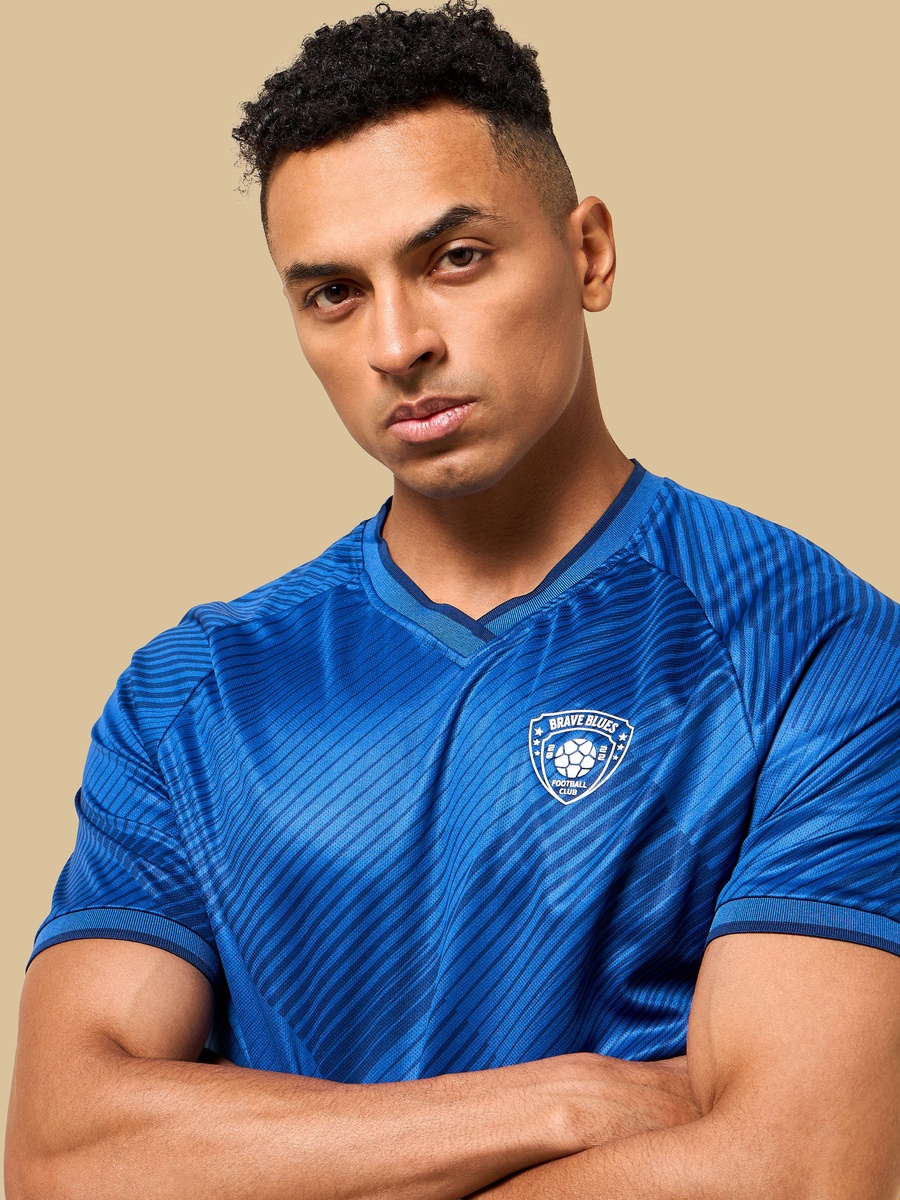 Brave Blues Print V Neck T-Shirt