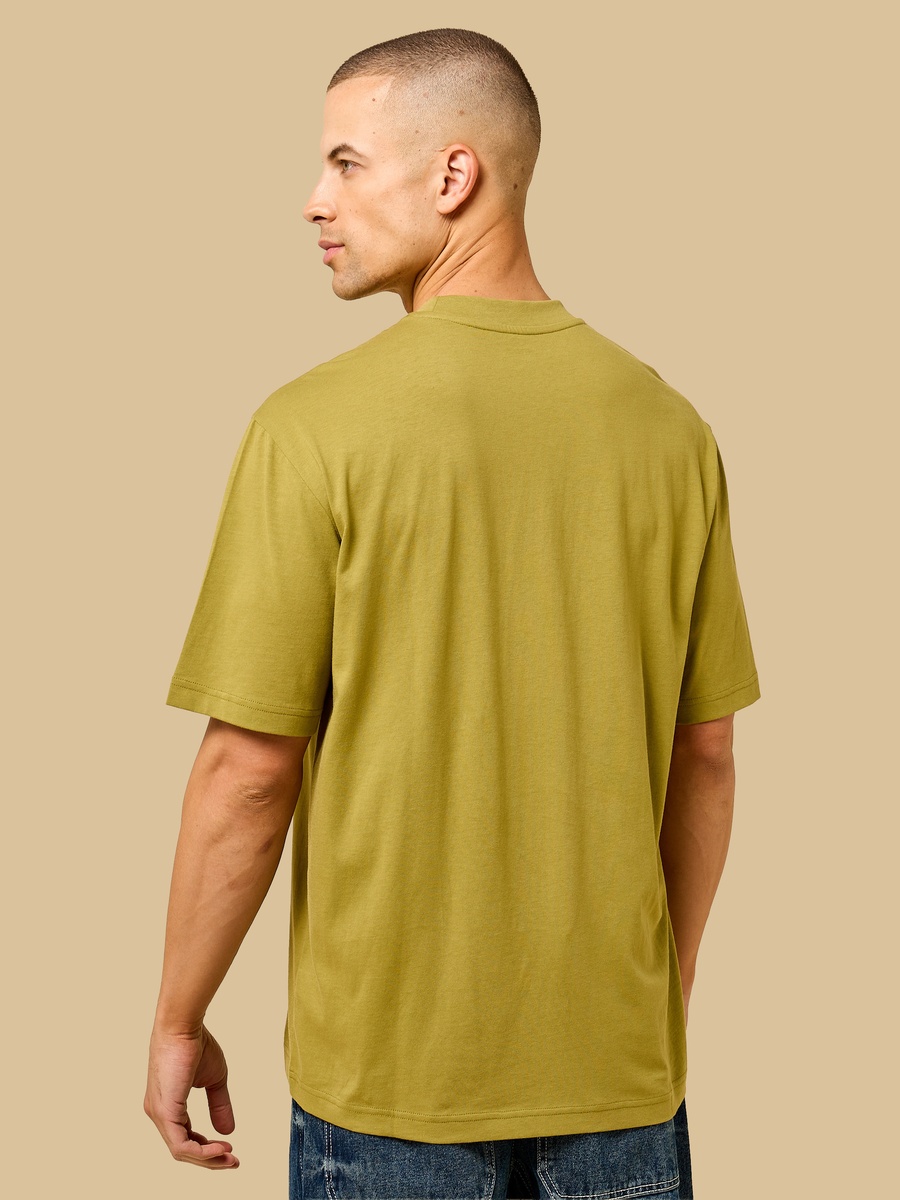 تيشيرت بقصة مريحة وطبعات