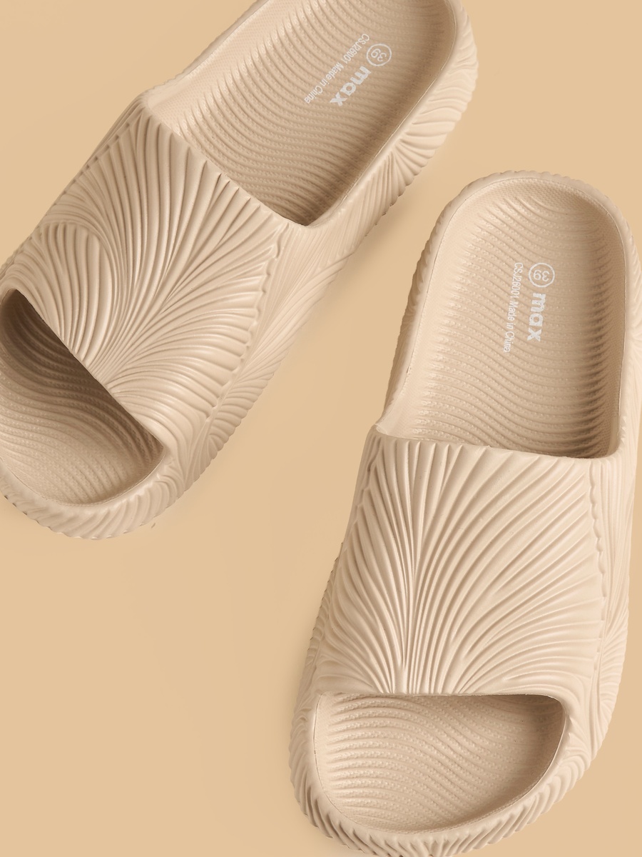 Textured Beach Slippers