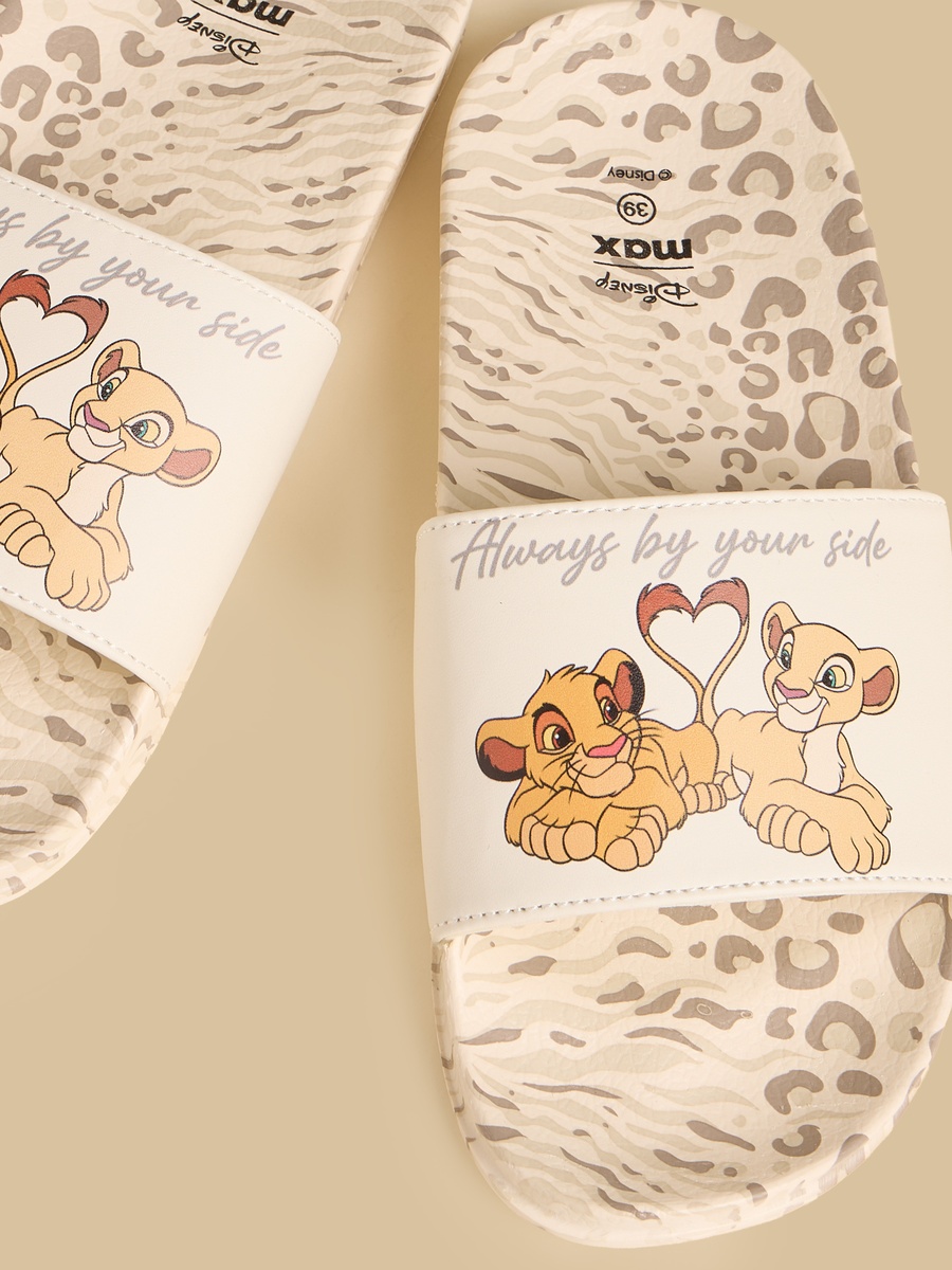 The Lion King Print Beach Slippers