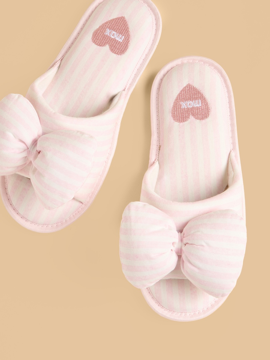 حذاء غرفة النوم مخطط بتفاصيل فيونكة