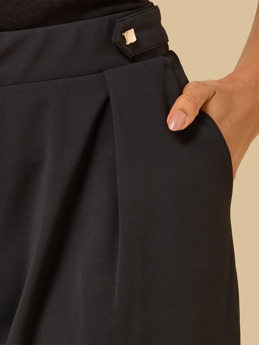 Mid-Rise Pleated Wide Leg Pants