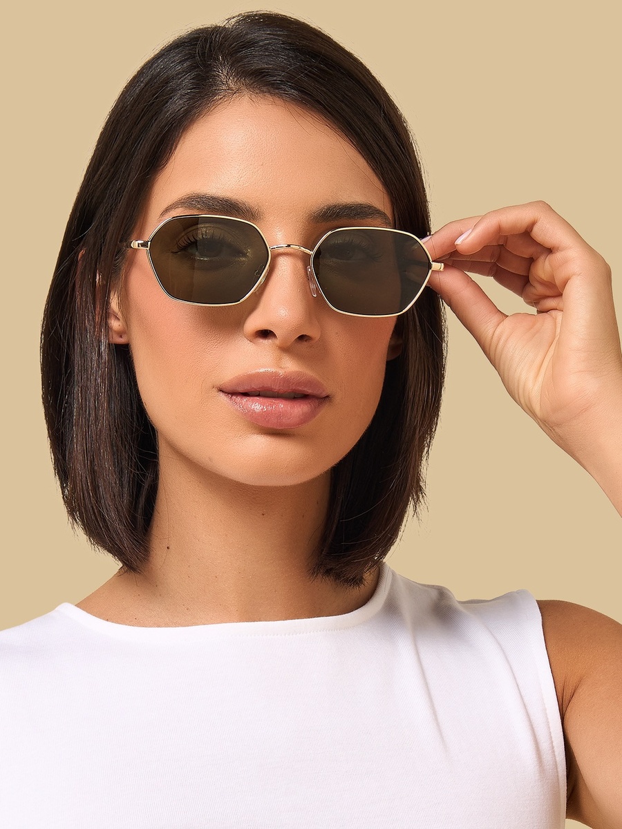 نظارة شمسية بعدسات ملونة ووسادات أنف