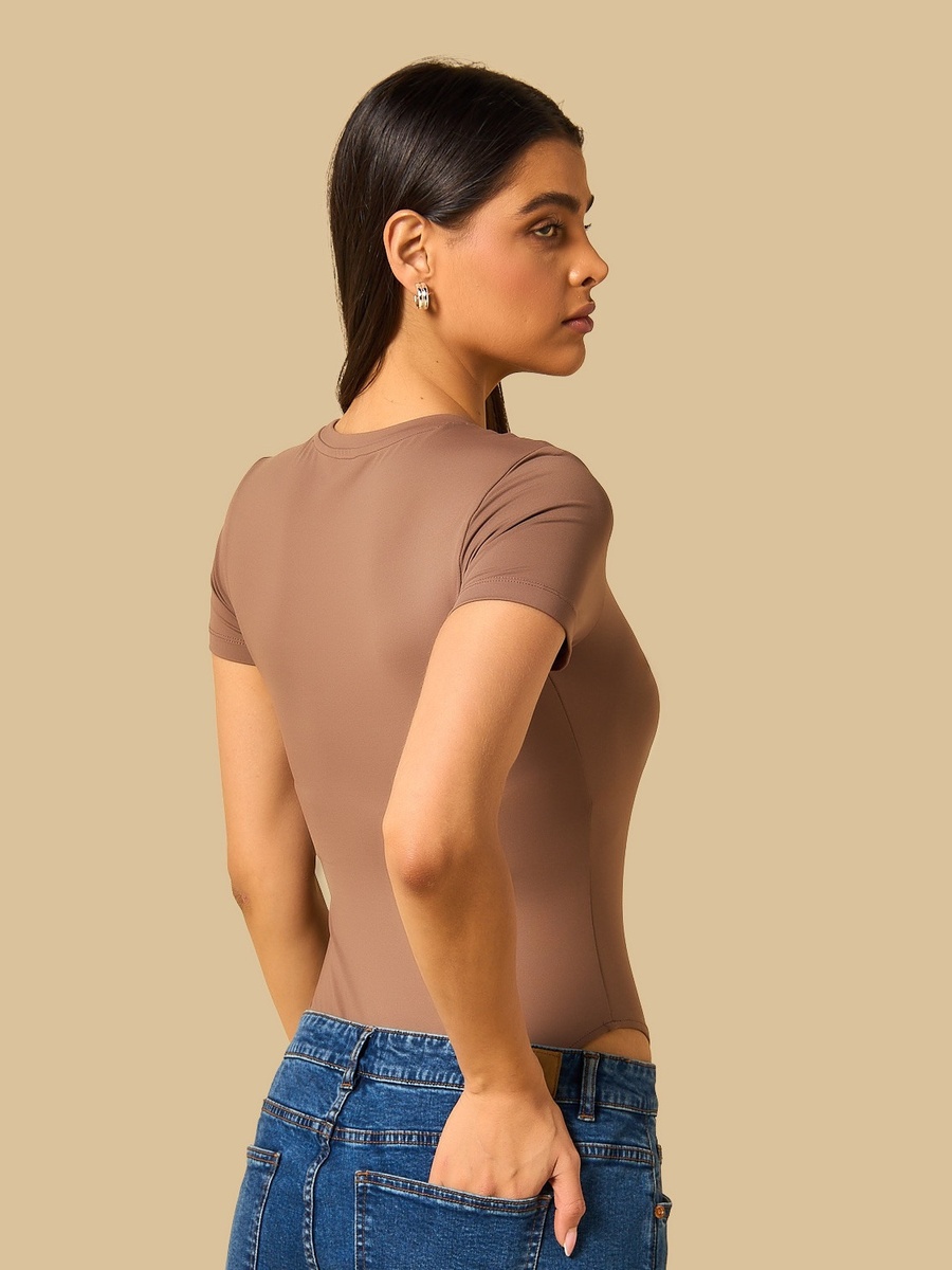 بودي سويت نسائي سادة بتصميم ناعم وأنيق