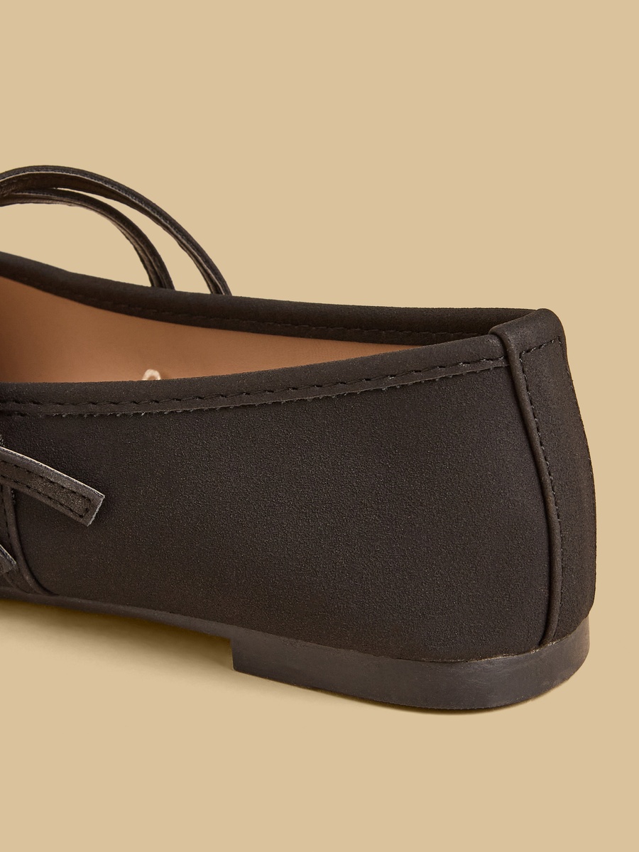 Ballerina Shoes with Buckle Closure