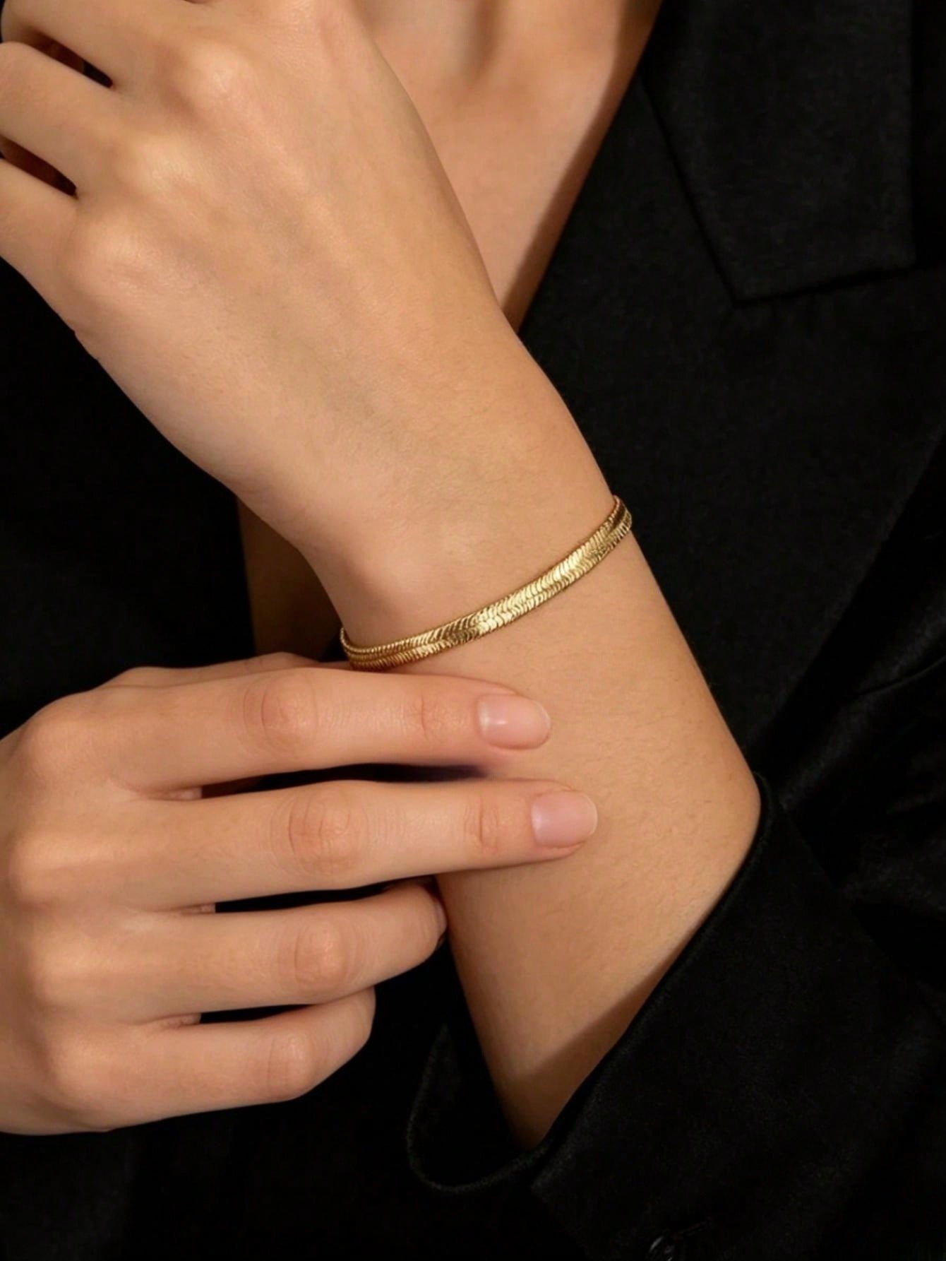 Gold Link Bracelet - Simple Everyday Style.