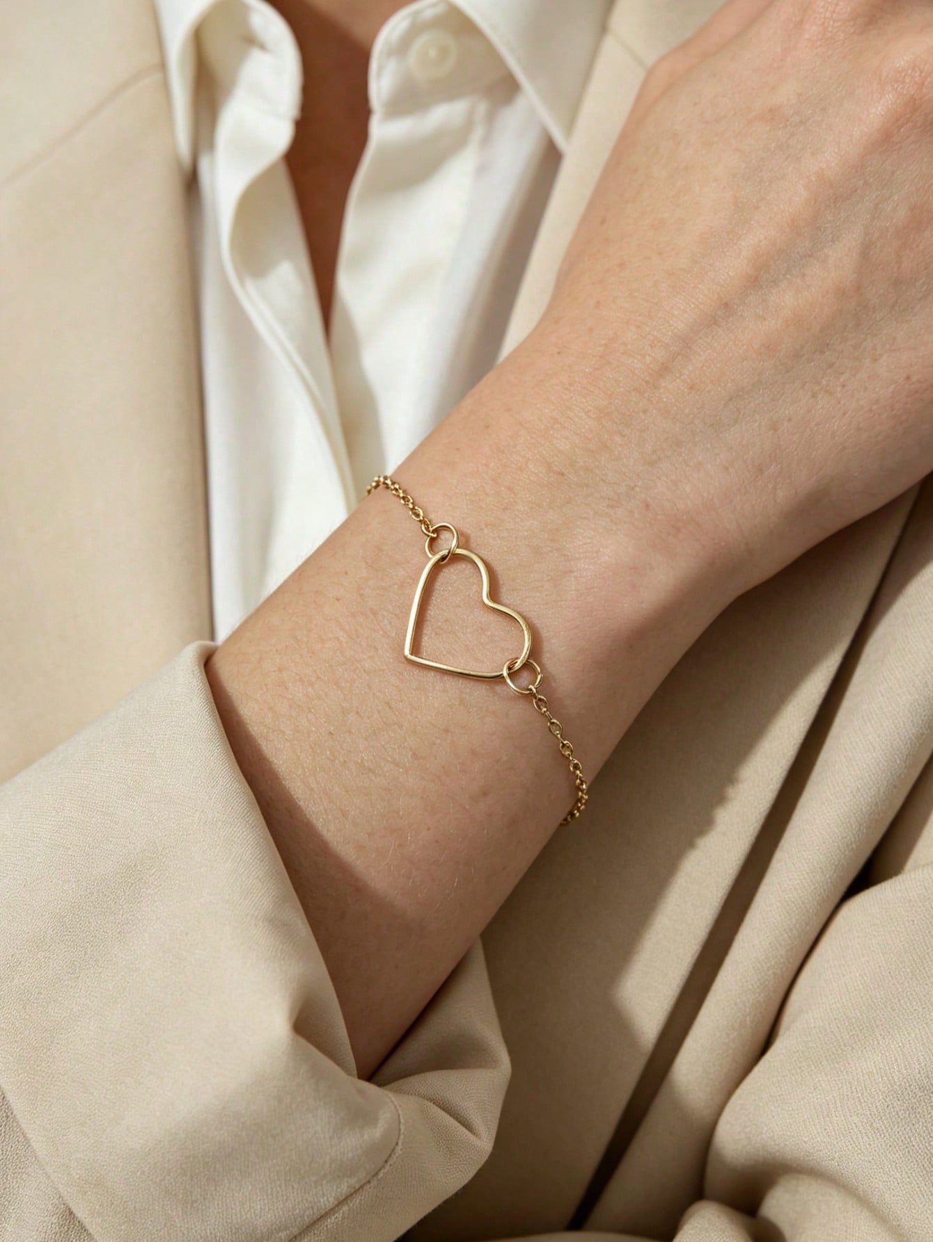 Gold Heart Link Bracelet for Women - Everyday Jewelry.
