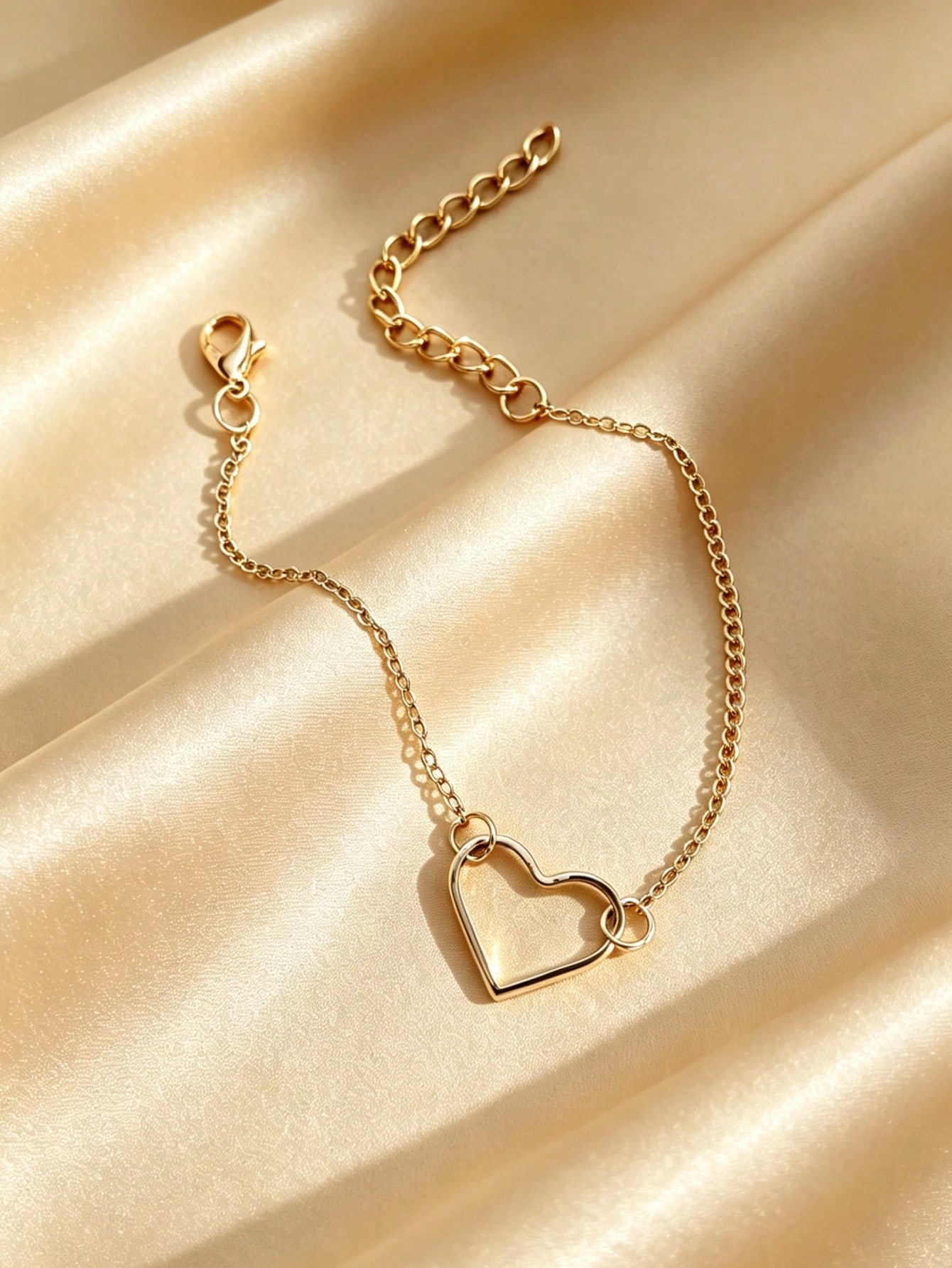 Gold Heart Link Bracelet for Women - Everyday Jewelry.