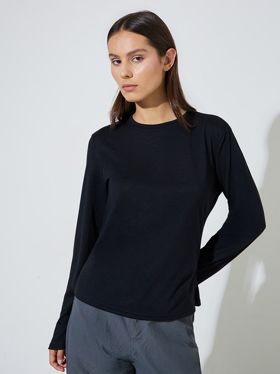 Black Solid Gathered Waist Long Sleeves T-Shirt with Side Slit