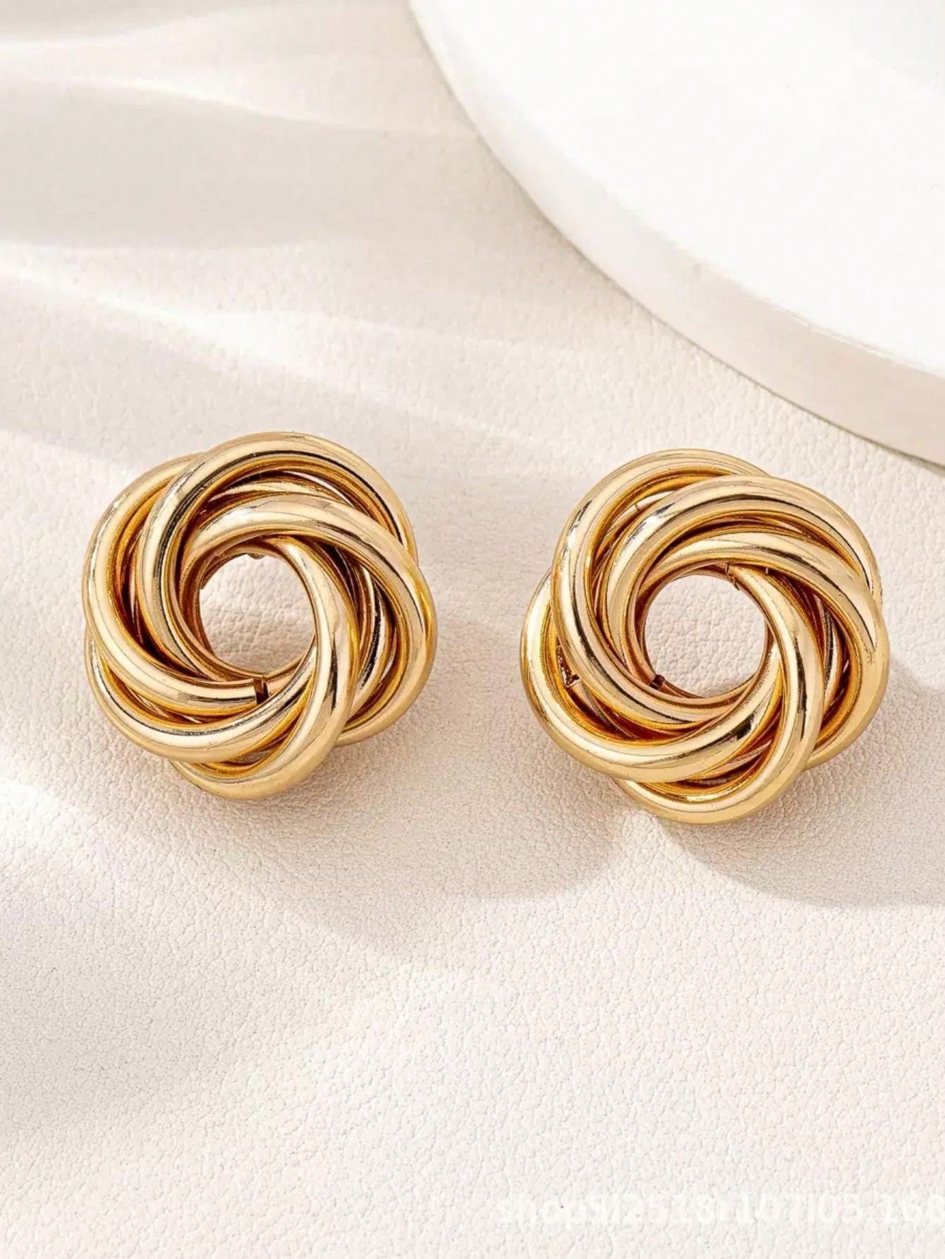 Gold Intertwined Circle Stud Earrings for Everyday Wear
