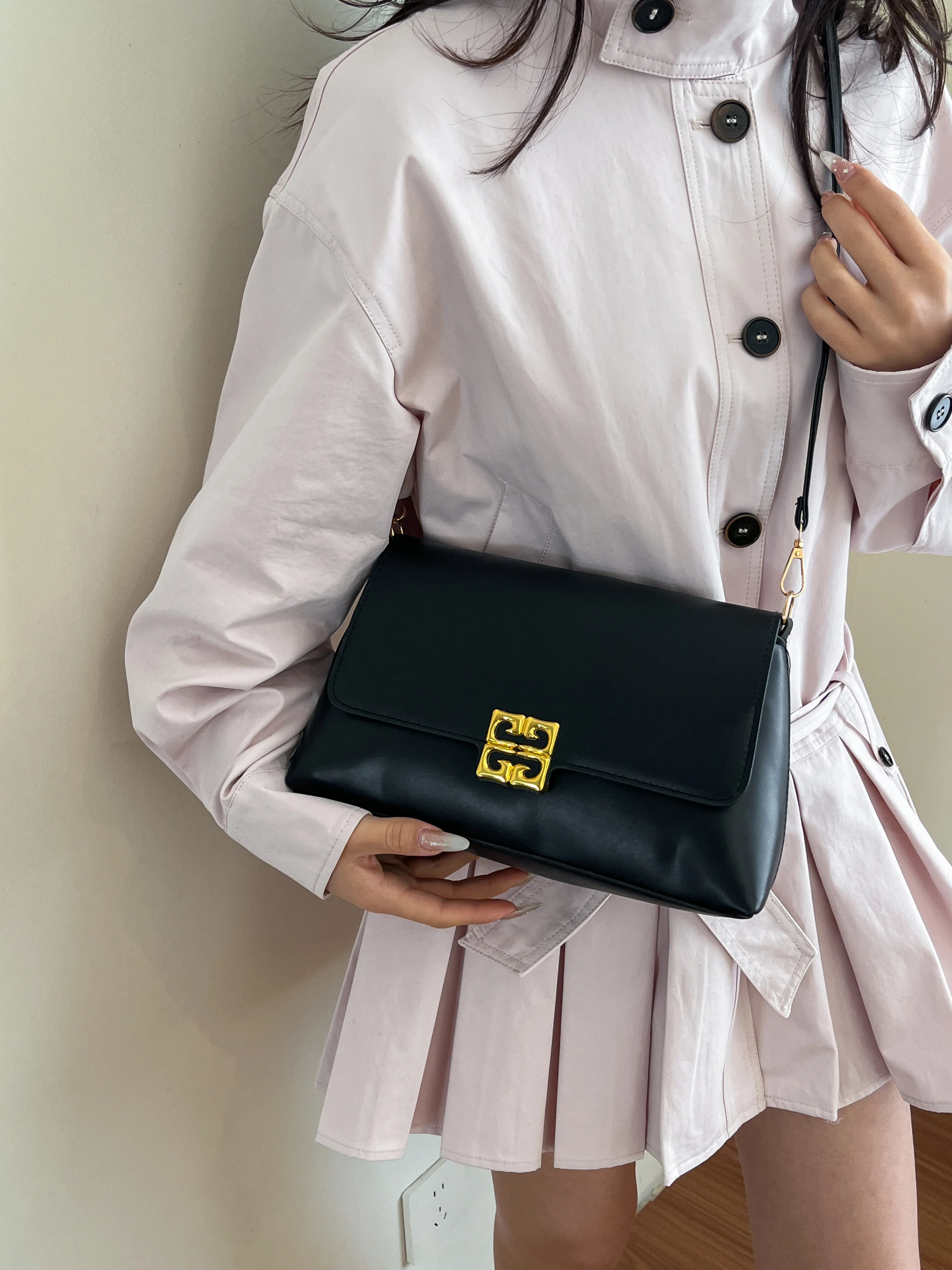Black Solid Crossbody Bag with Magnetic Closure