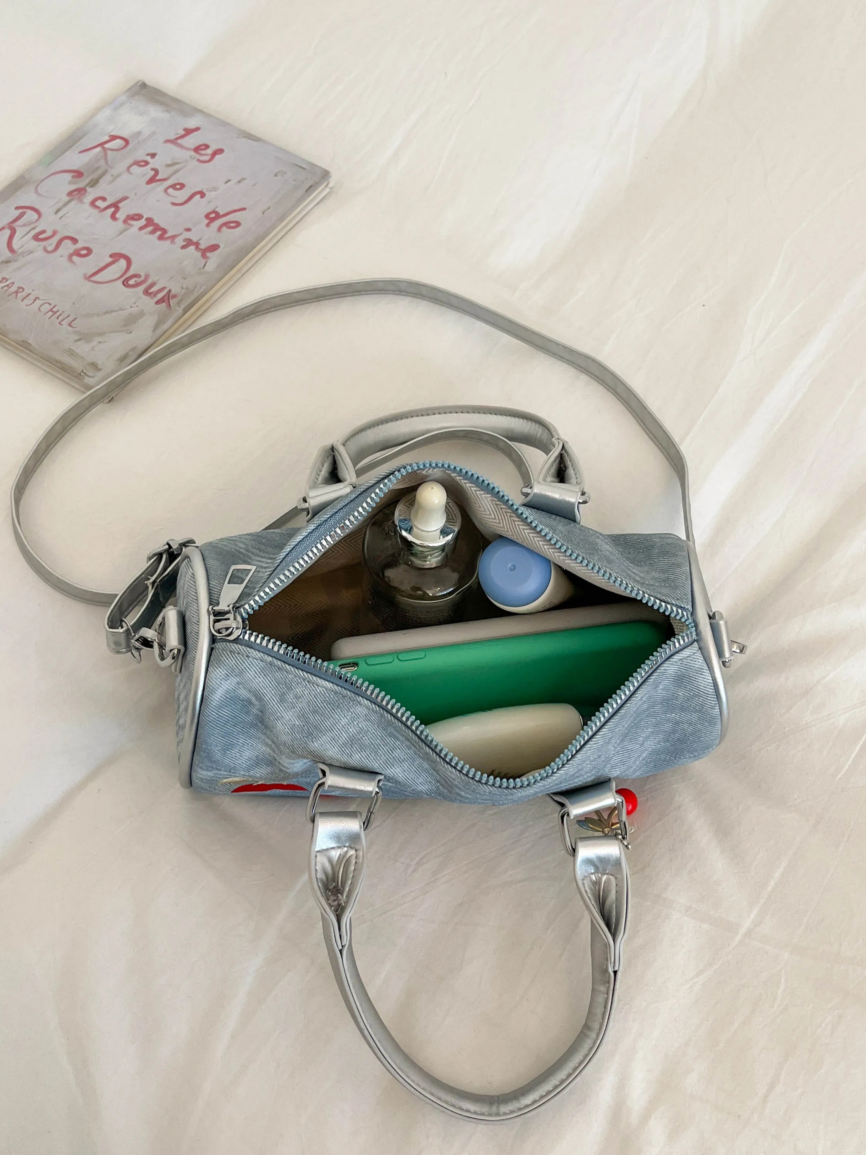 Silver Solid Handbag with Zip