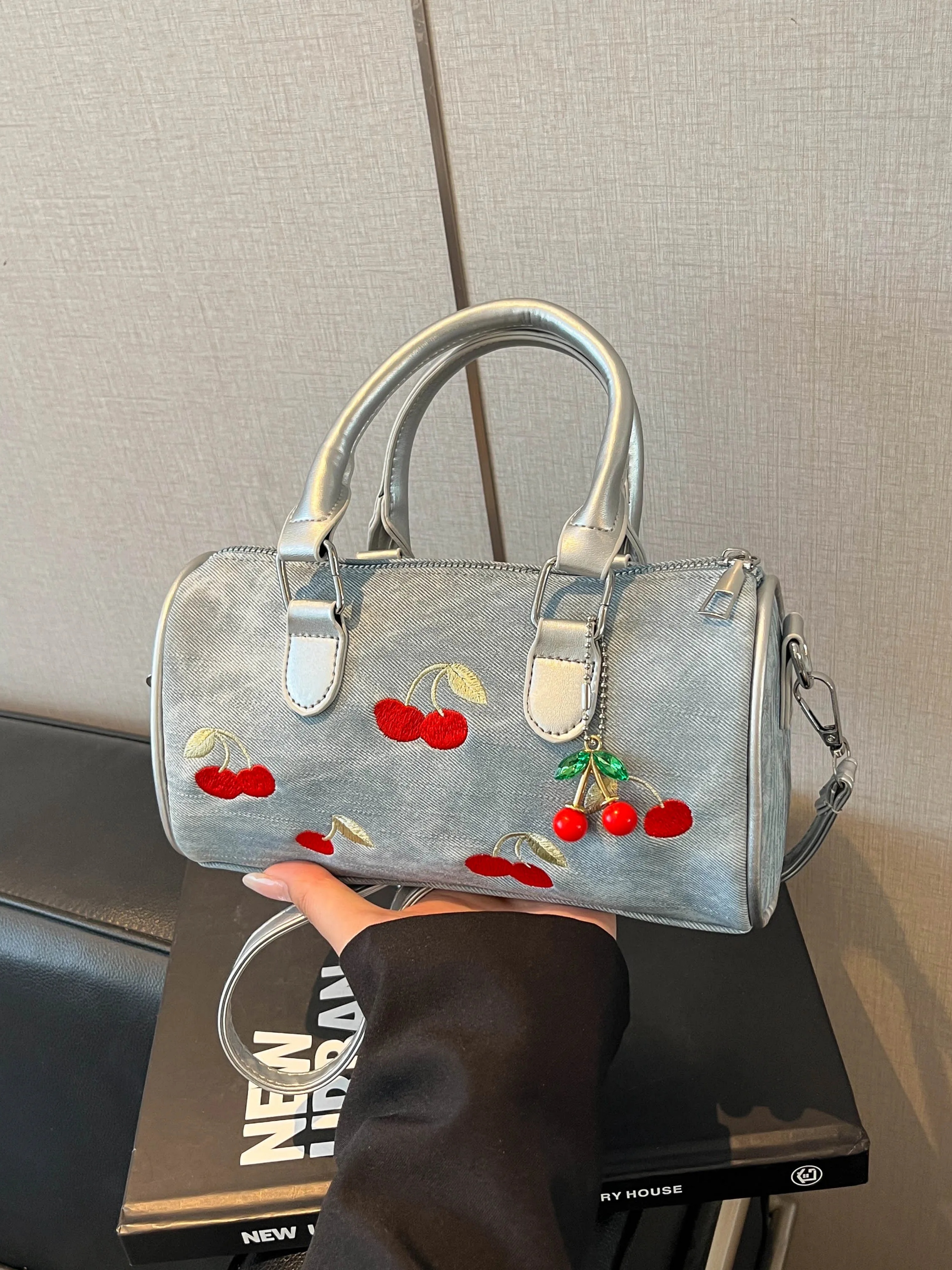 Silver Solid Handbag with Zip