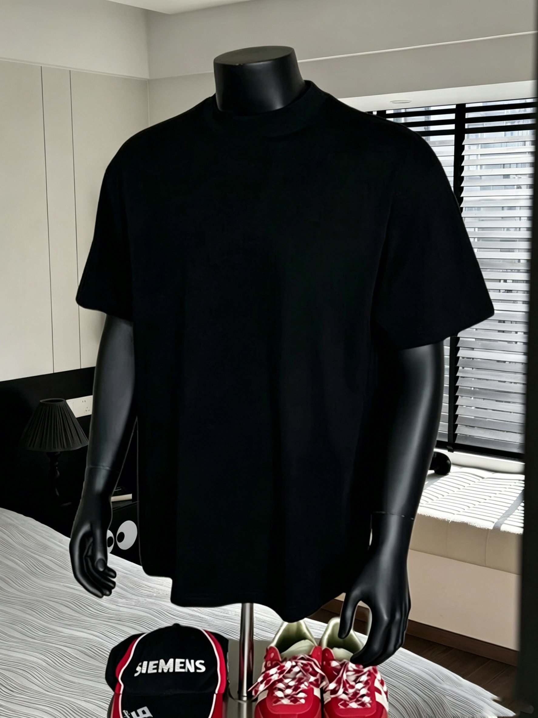 Men Black Cotton Short Sleeve T-Shirt with Geometric Print