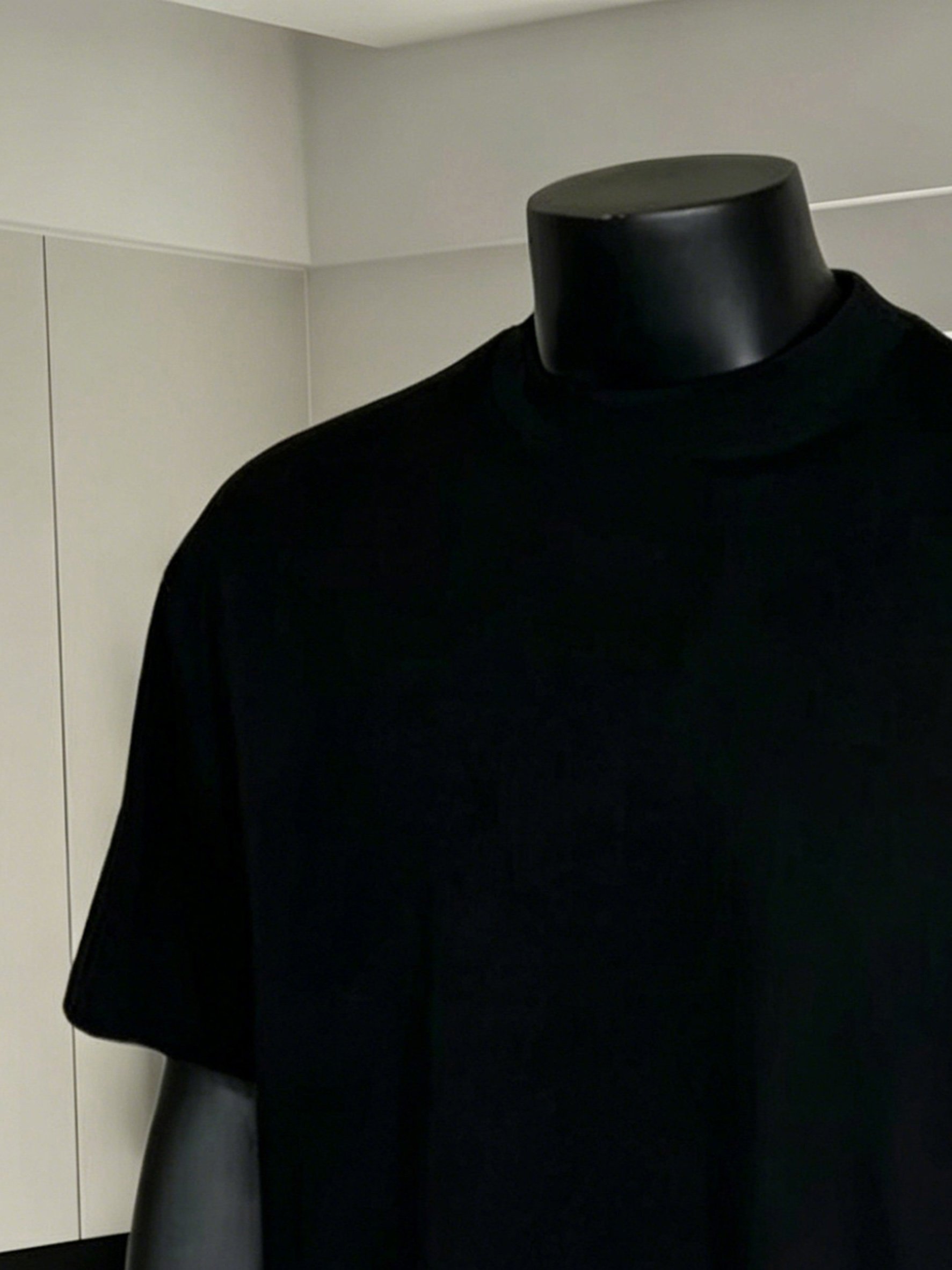Men Black Cotton Short Sleeve T-Shirt with Geometric Print