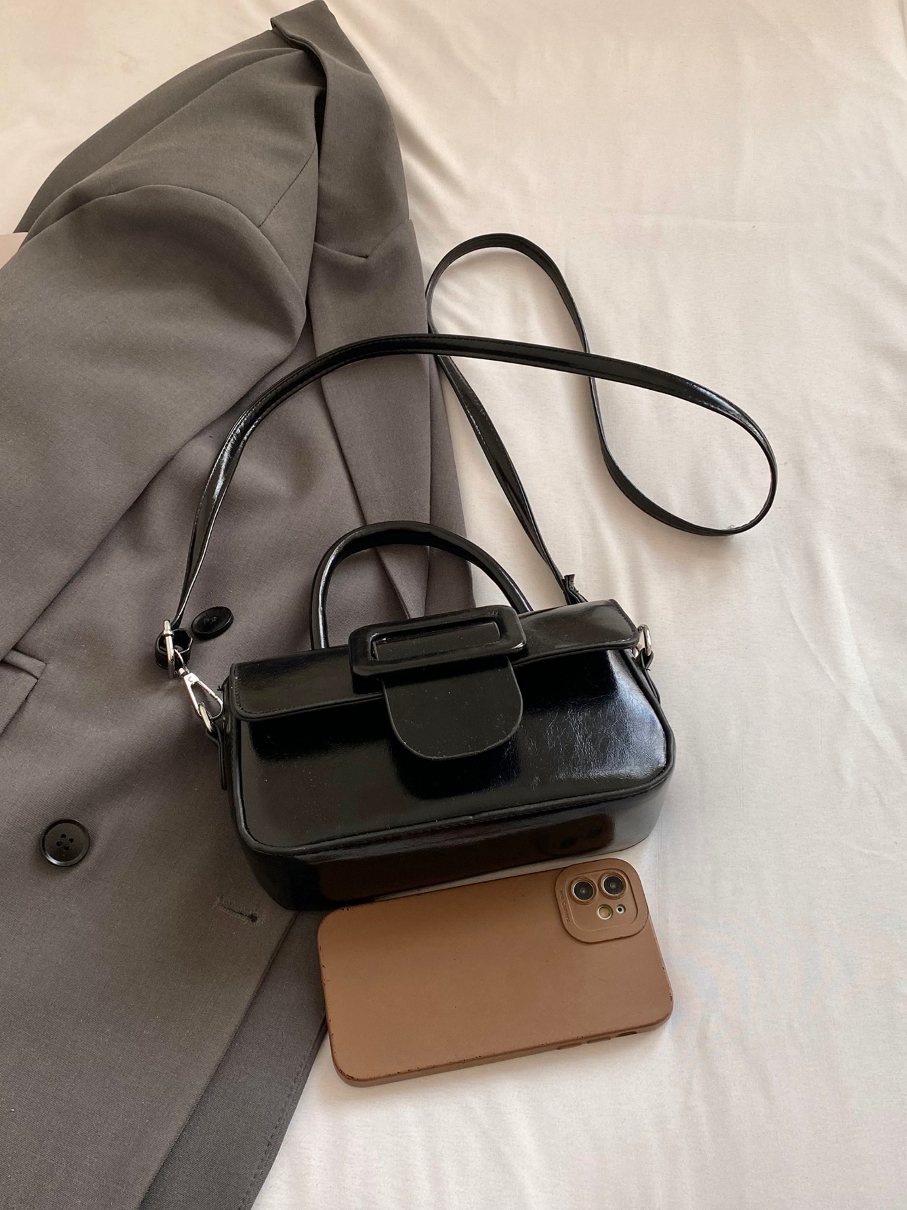 Black Solid Handbag with Magnetic Closure