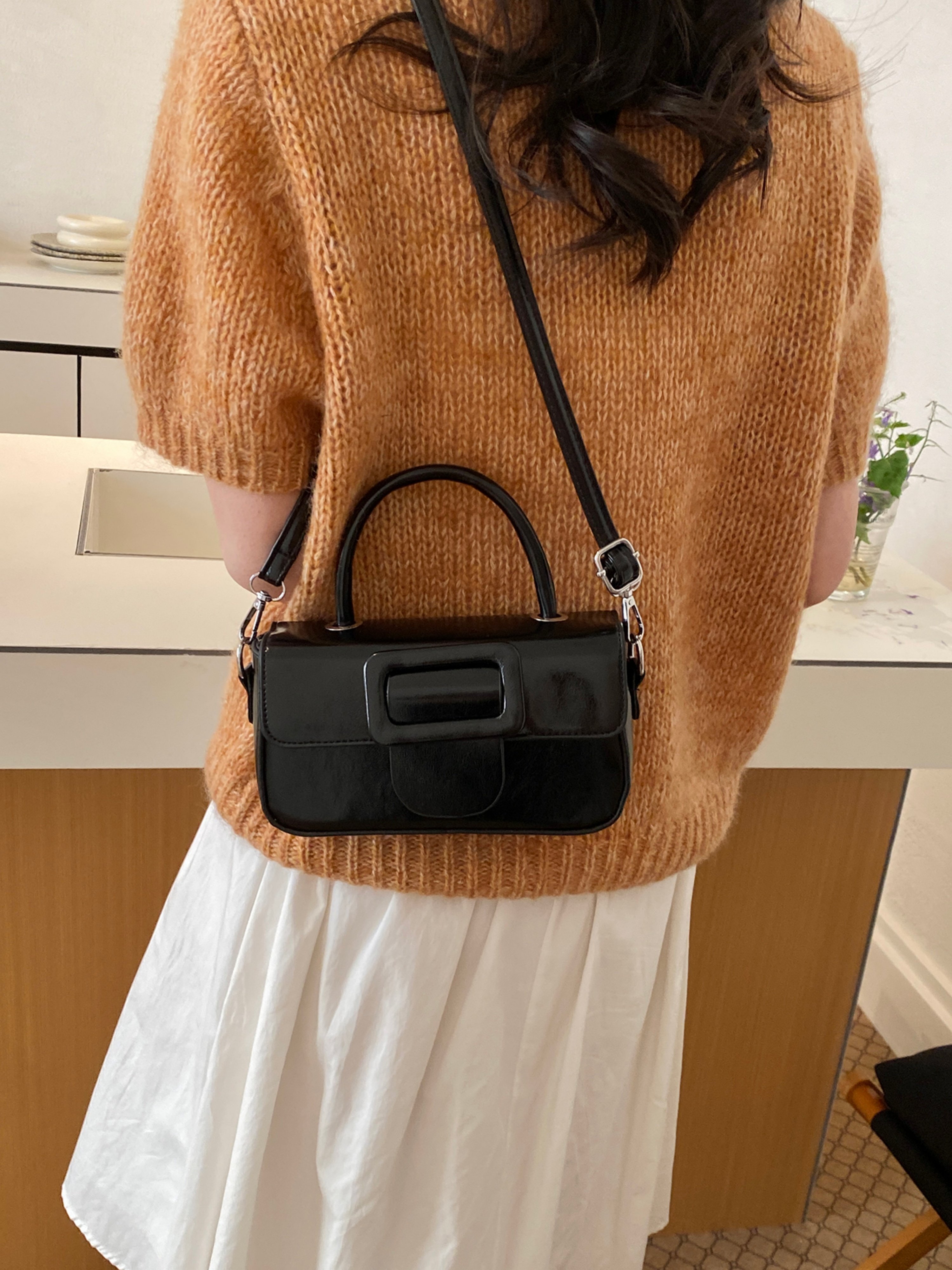 Black Solid Handbag with Magnetic Closure